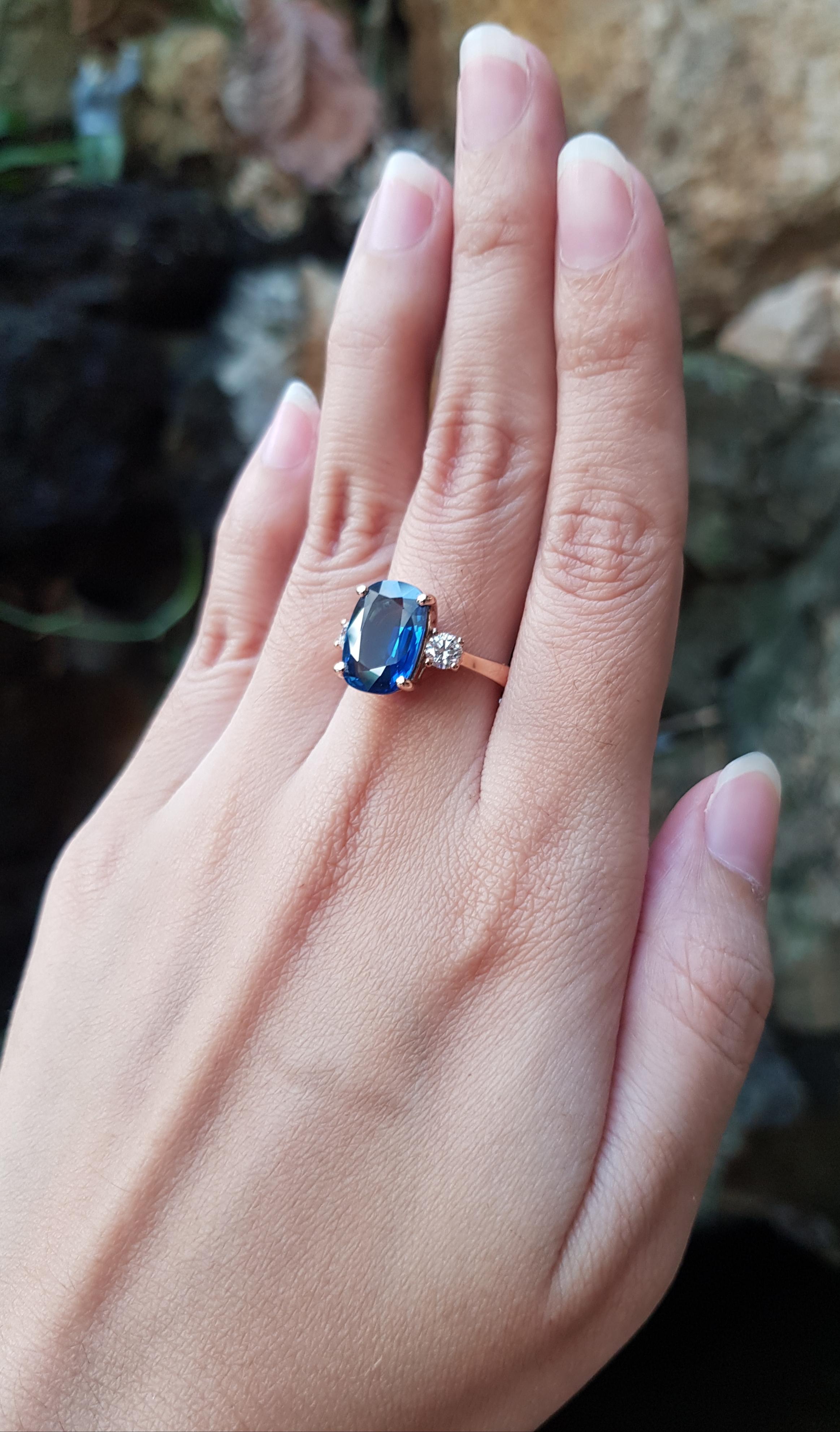 Contemporary GIA Certified 6 Carats Blue Sapphire with Diamond Ring in 18 Karat Rose Gold