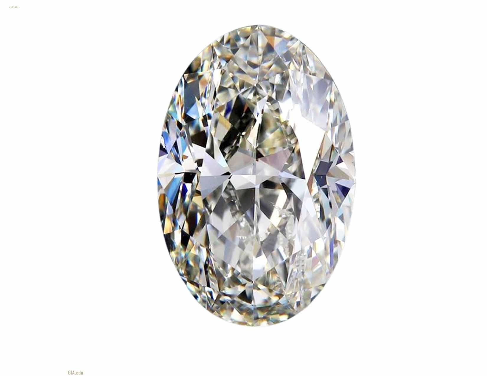 Anillo de diamantes talla oval de 6,05 quilates certificado por el GIA en oro blanco de 18 quilates con pavé Contemporáneo en venta