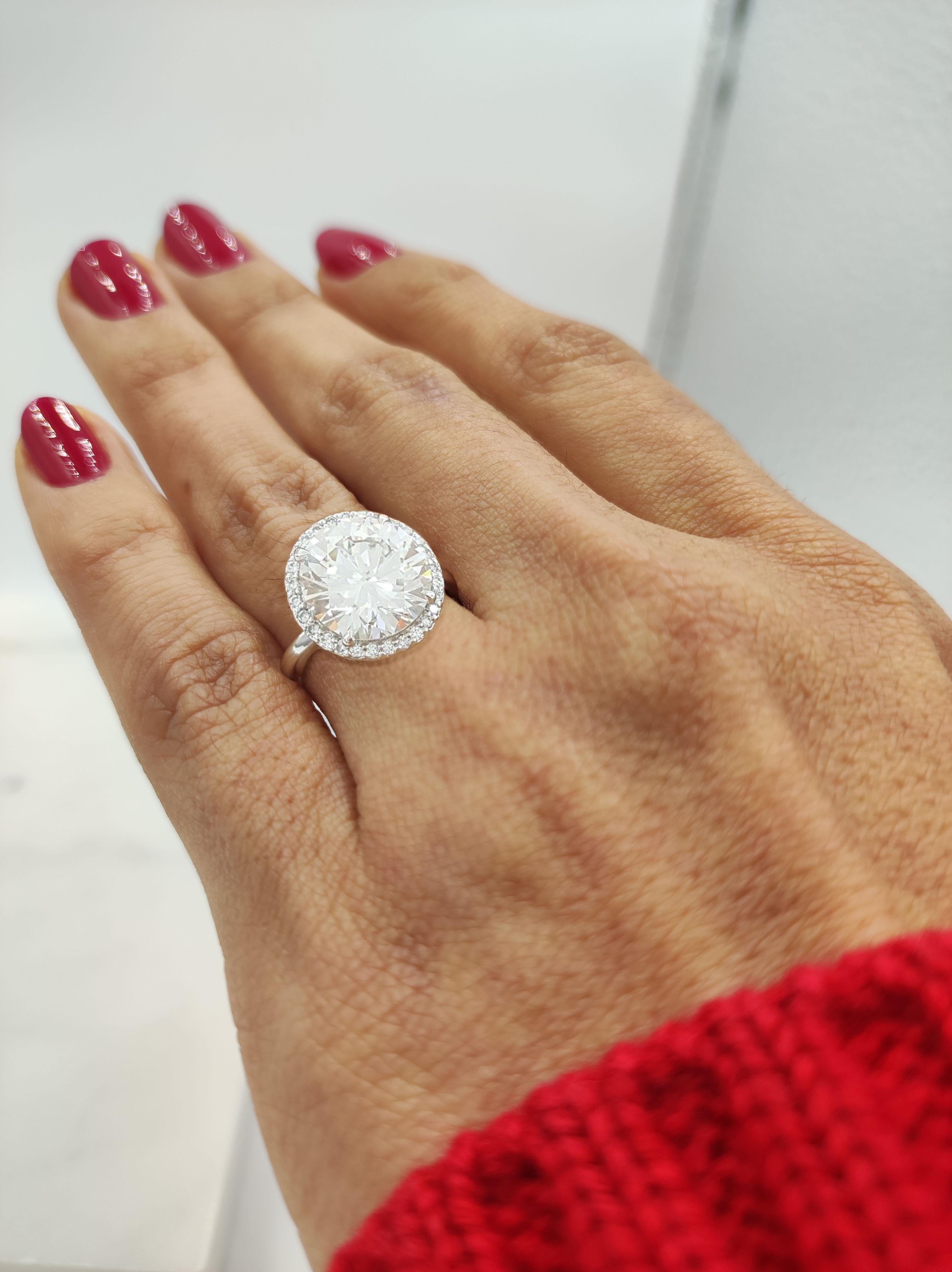 GIA zertifizierter Ring mit 5 Diamanten im Rundschliff (Moderne) im Angebot