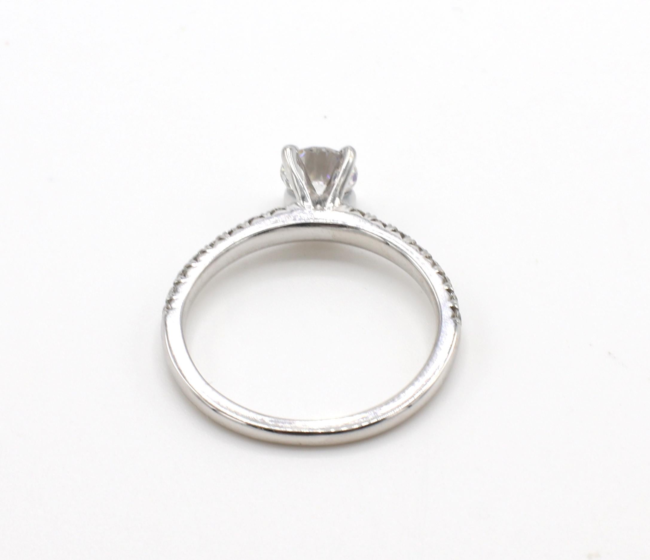 Taille ronde Bague de fiançailles en diamant naturel certifié GIA de 0,60 carat F SI2 brillant rond en vente