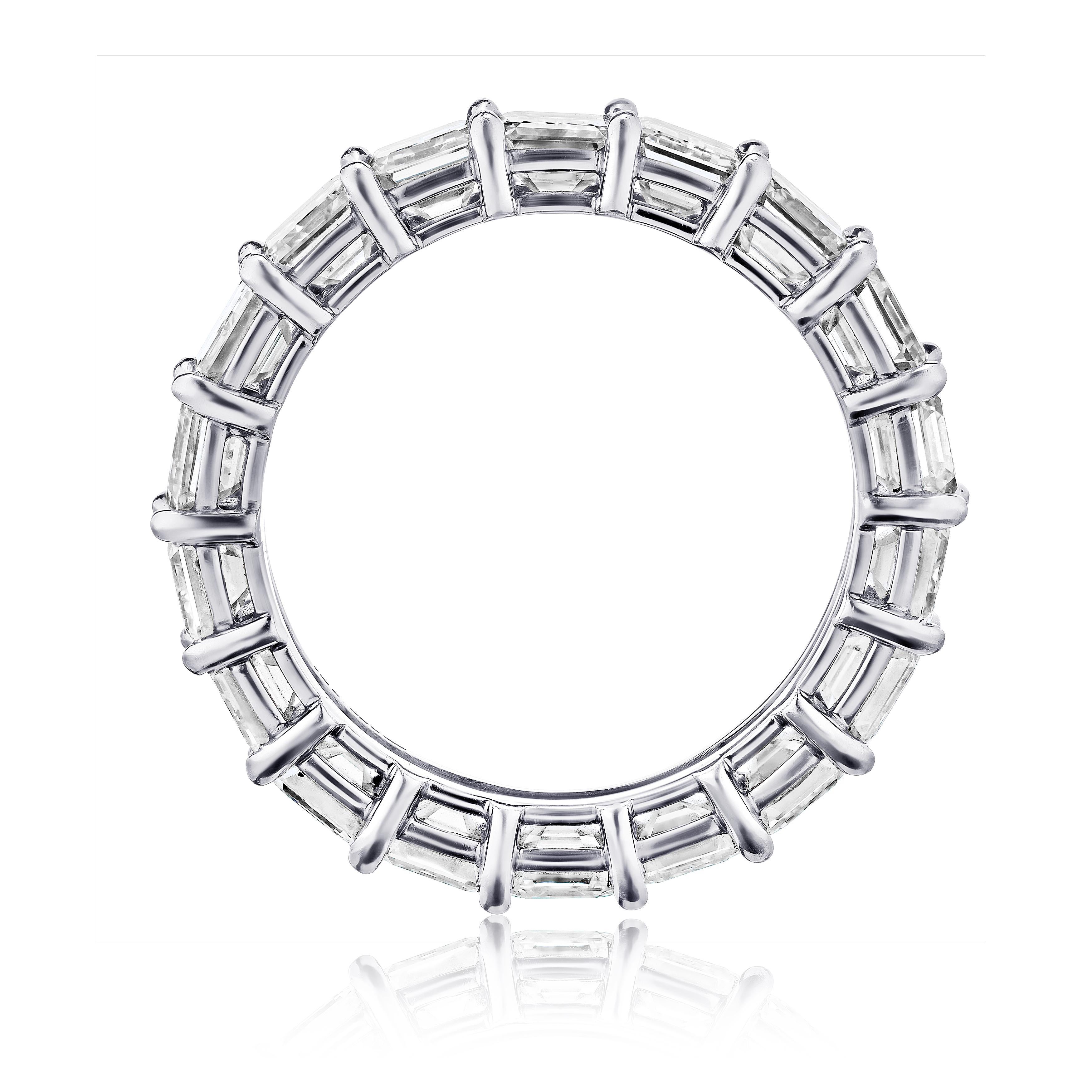 Femenino o masculino Anillo de diamantes talla esmeralda de 6,00 quilates certificado por el GIA Anillo de eternidad en platino en venta