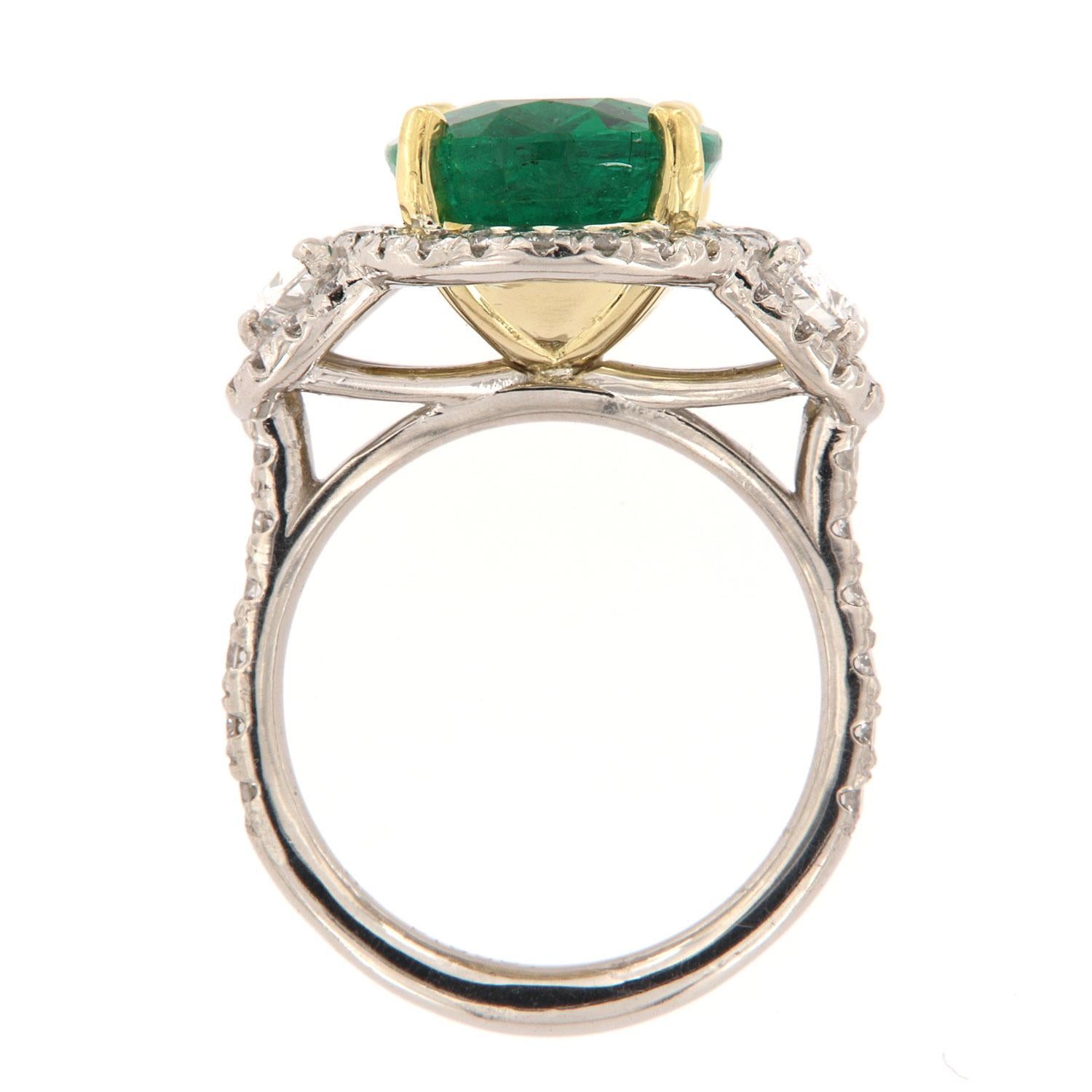 Anello di diamanti a mezzaluna con smeraldo verde ovale certificato GIA da 6,00 carati. In condizioni Nuovo in vendita a San Francisco, CA