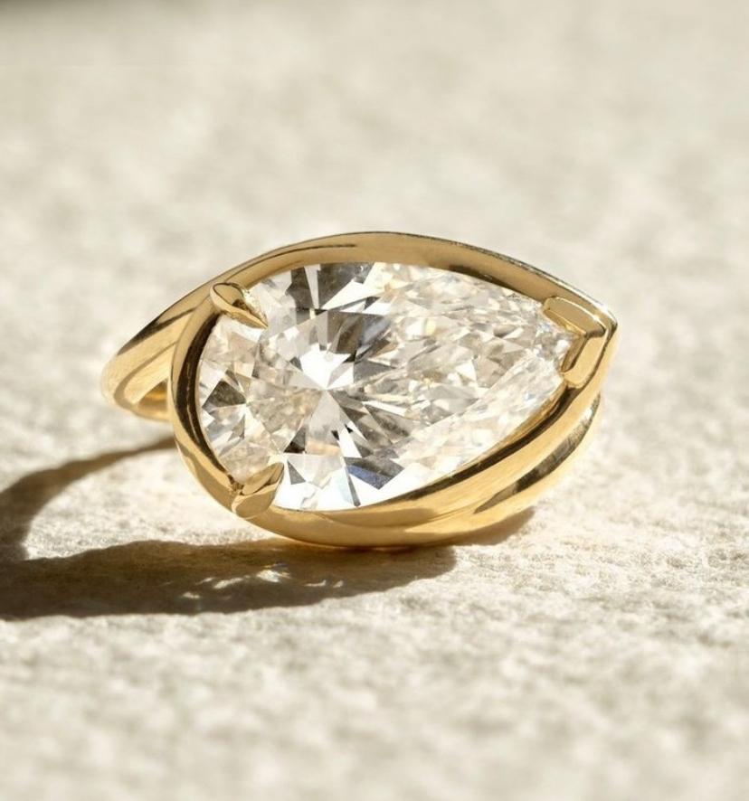 Taille poire GIA Certified 6.00 Carats D/VS2 Pear Shape Diamonds 18K Gold Solitaire Ring en vente
