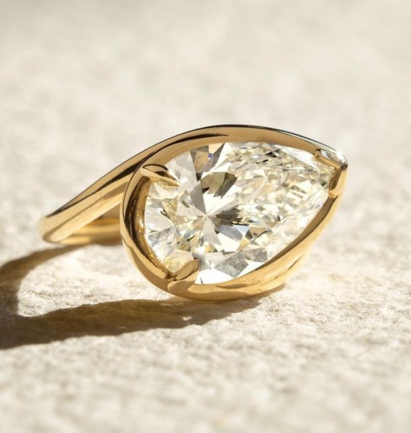 GIA Certified 6.00 Carats D/VS2 Pear Shape Diamonds 18K Gold Solitaire Ring Neuf - En vente à Massafra, IT