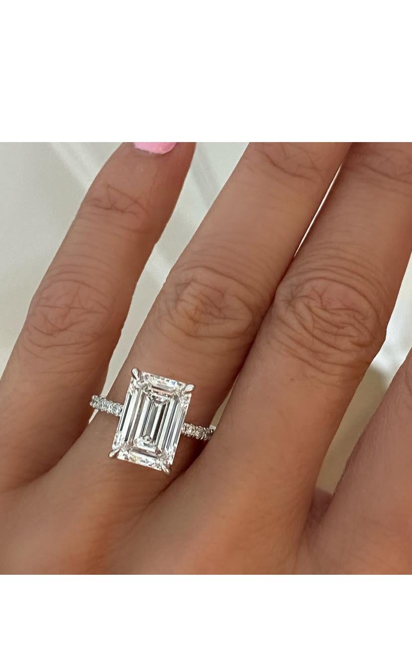 GIA zertifiziert 6,00 Karat D/VVS2 Smaragd Form Diamant 18K Gold Ring (Smaragdschliff) im Angebot
