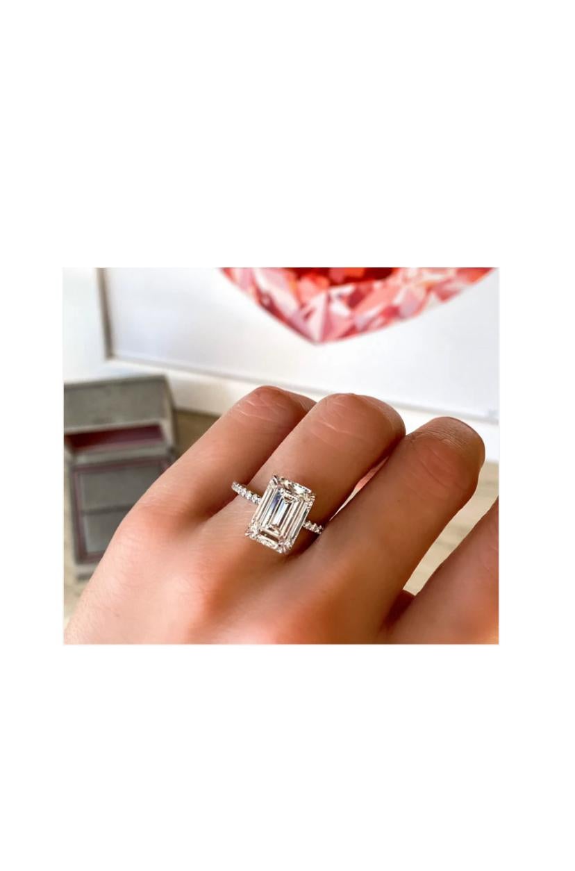 GIA zertifiziert 6,00 Karat D/VVS2 Smaragd Form Diamant 18K Gold Ring im Zustand „Neu“ im Angebot in Massafra, IT
