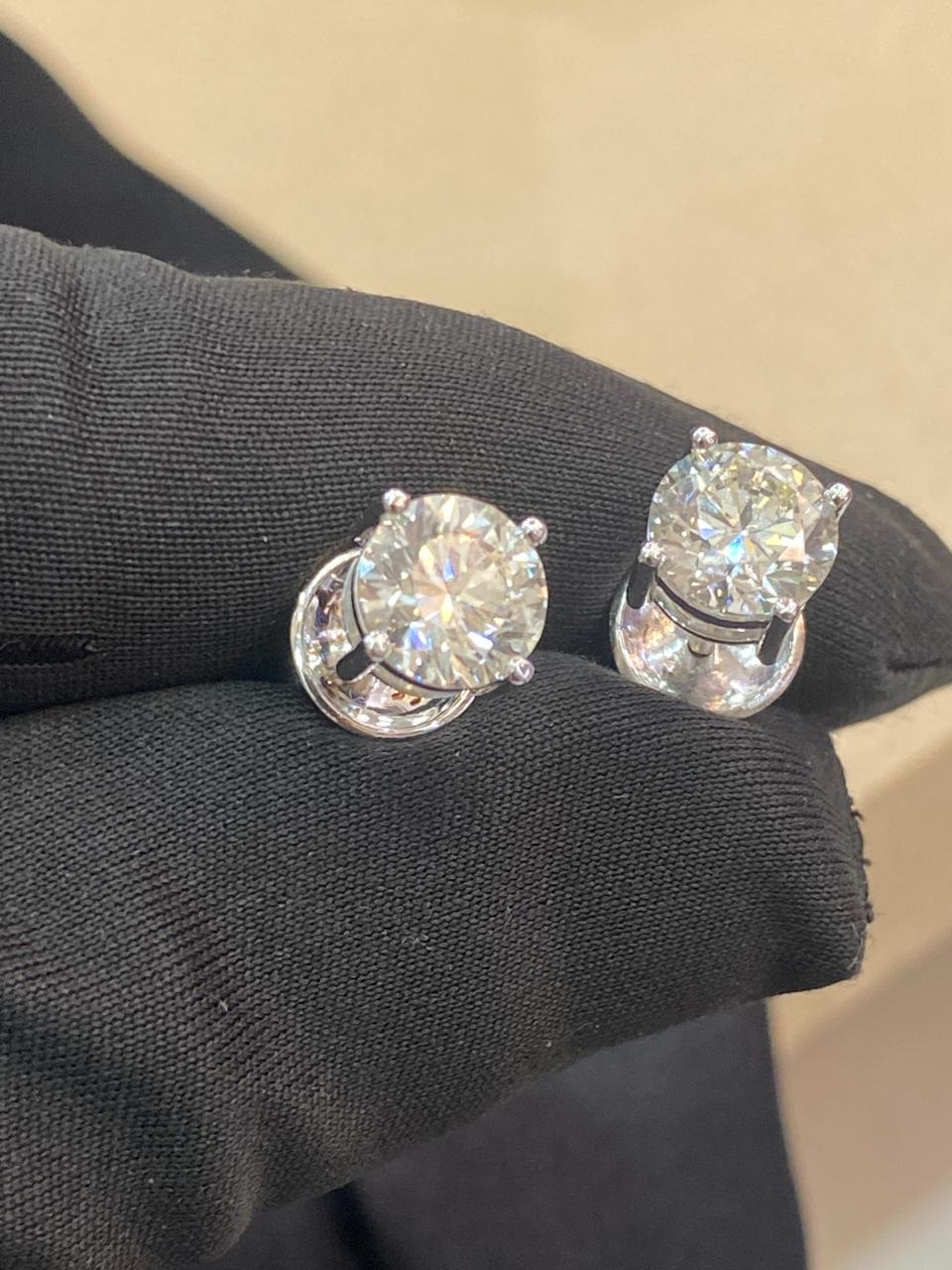 GIA Certified 3.00 Carats F/VS1 Round Brillant Shape Diamonds 18K Gold Earrings In New Condition For Sale In Massafra, IT
