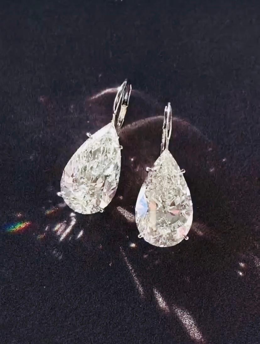 GIA zertifiziert 6,00 Karat FLAWLESS / D Farbe Birne Form Diamanten 18K Gold Ohrring (Tropfenschliff) im Angebot