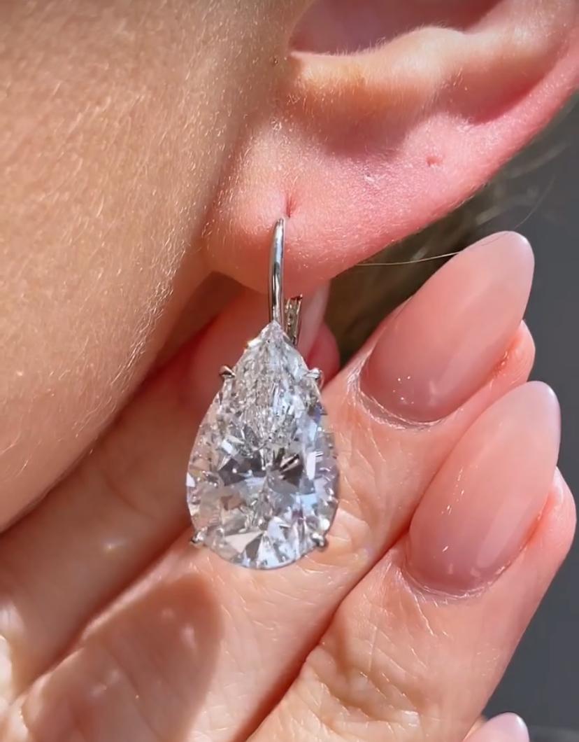 GIA zertifiziert 6,00 Karat FLAWLESS / D Farbe Birne Form Diamanten 18K Gold Ohrring im Zustand „Neu“ im Angebot in Massafra, IT