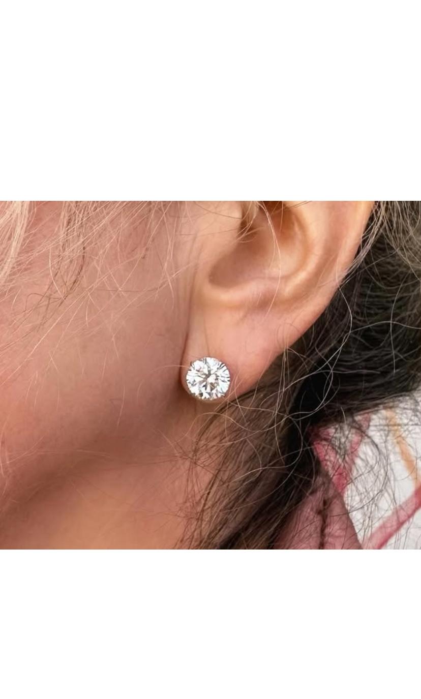 Orecchini con diamanti rotondi di forma brillante certificati GIA 6,00 carati In condizioni Nuovo in vendita a Massafra, IT