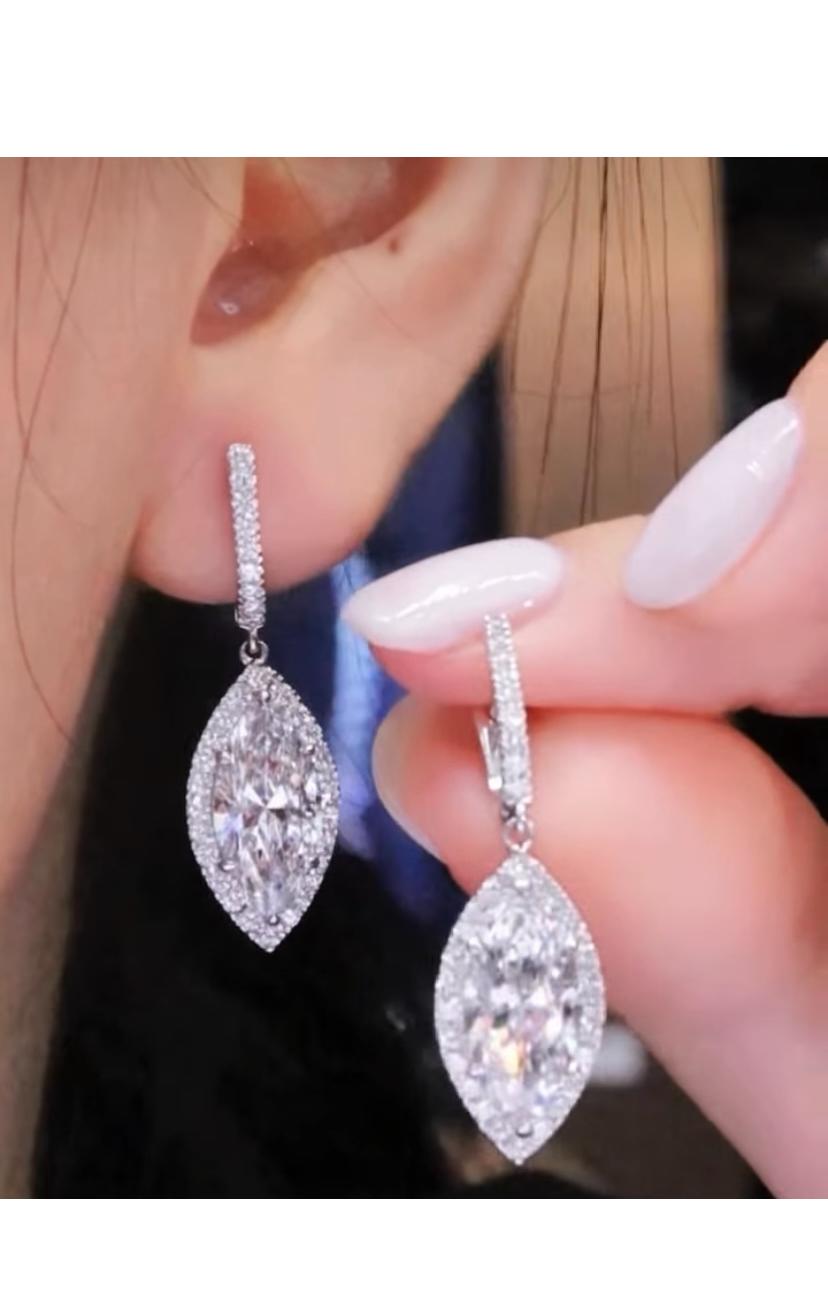 Orecchini in oro 18K con diamanti a forma di marquise certificati GIA 6,00 Ct D/VS2 In condizioni Nuovo in vendita a Massafra, IT