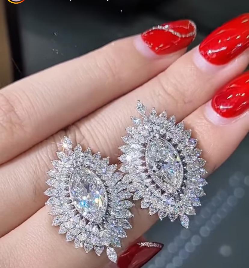 Donna GIA  Orecchini in oro 18K con diamanti a forma di marquise certificati 6,00 ct F/VVS1 in vendita