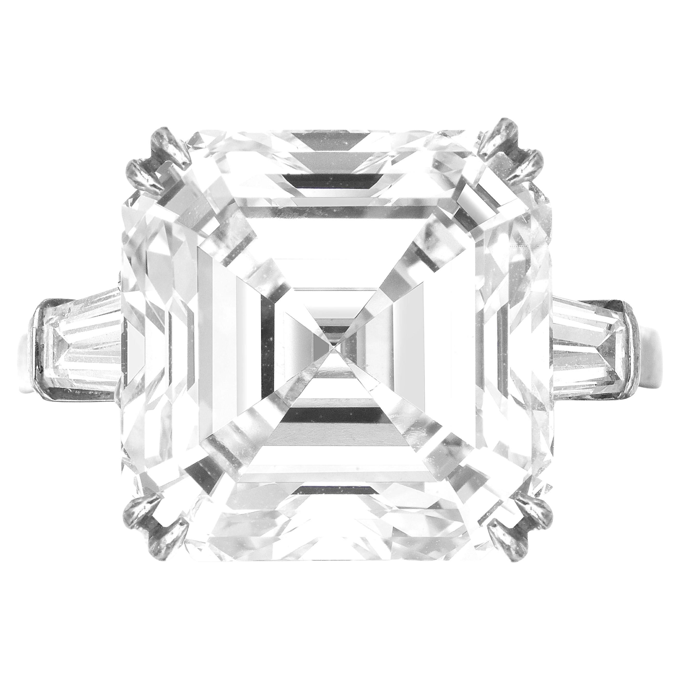 Anello in platino con diamante taglio Asscher certificato GIA da 6,01 carati F VS2