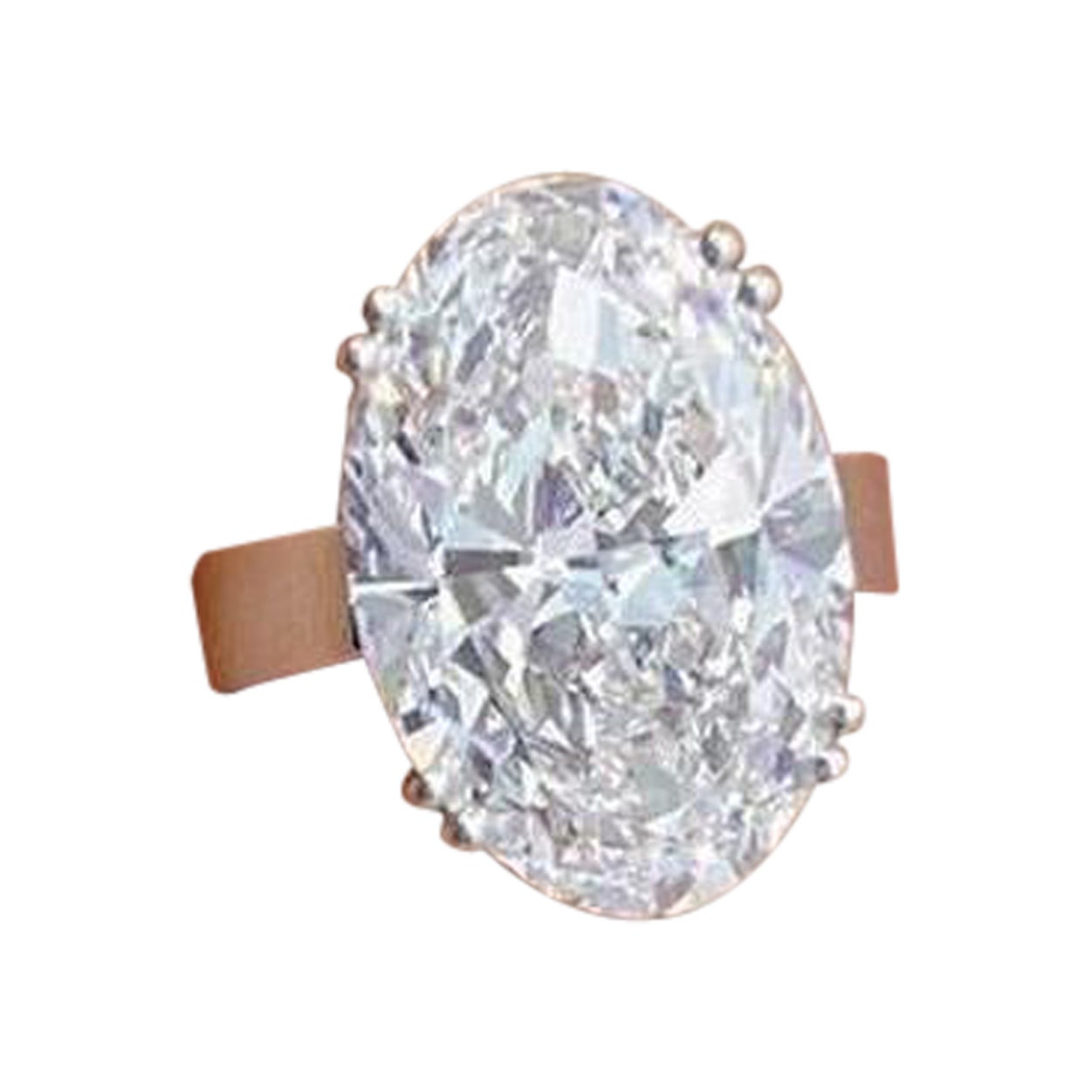 Cette exquise bague de fiançailles est ornée d'un époustouflant diamant de taille ovale de 6,01 carats, certifié GIA pour sa qualité exceptionnelle. La forme allongée de la pierre centrale rehausse sa brillance et crée une apparence gracieuse et