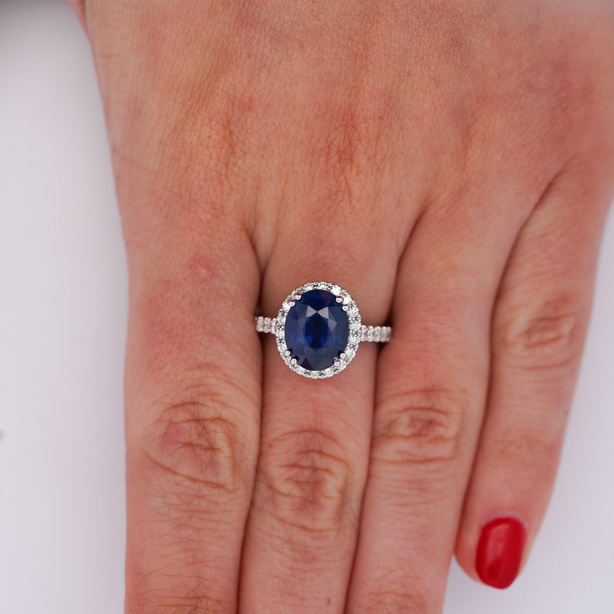 Anillo de compromiso con zafiro y diamante en halo de 6,01 quilates certificado por el GIA en Nuevo estado para la venta en Miami, FL