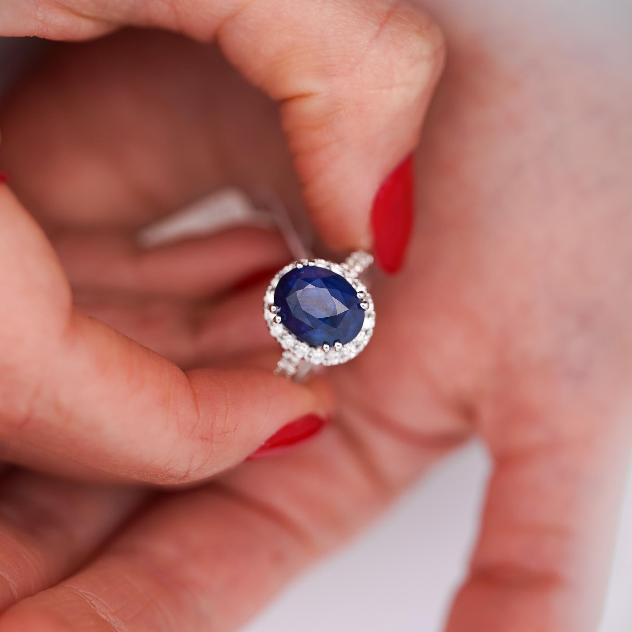 De las mujeres Anillo de compromiso con zafiro y diamante en halo de 6,01 quilates certificado por el GIA en venta