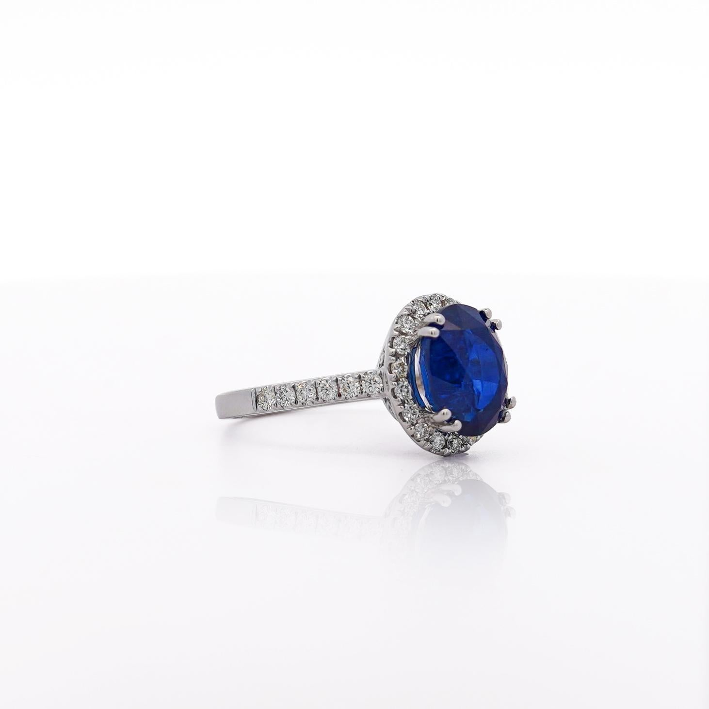 Anillo de compromiso con zafiro y diamante en halo de 6,01 quilates certificado por el GIA en venta 2