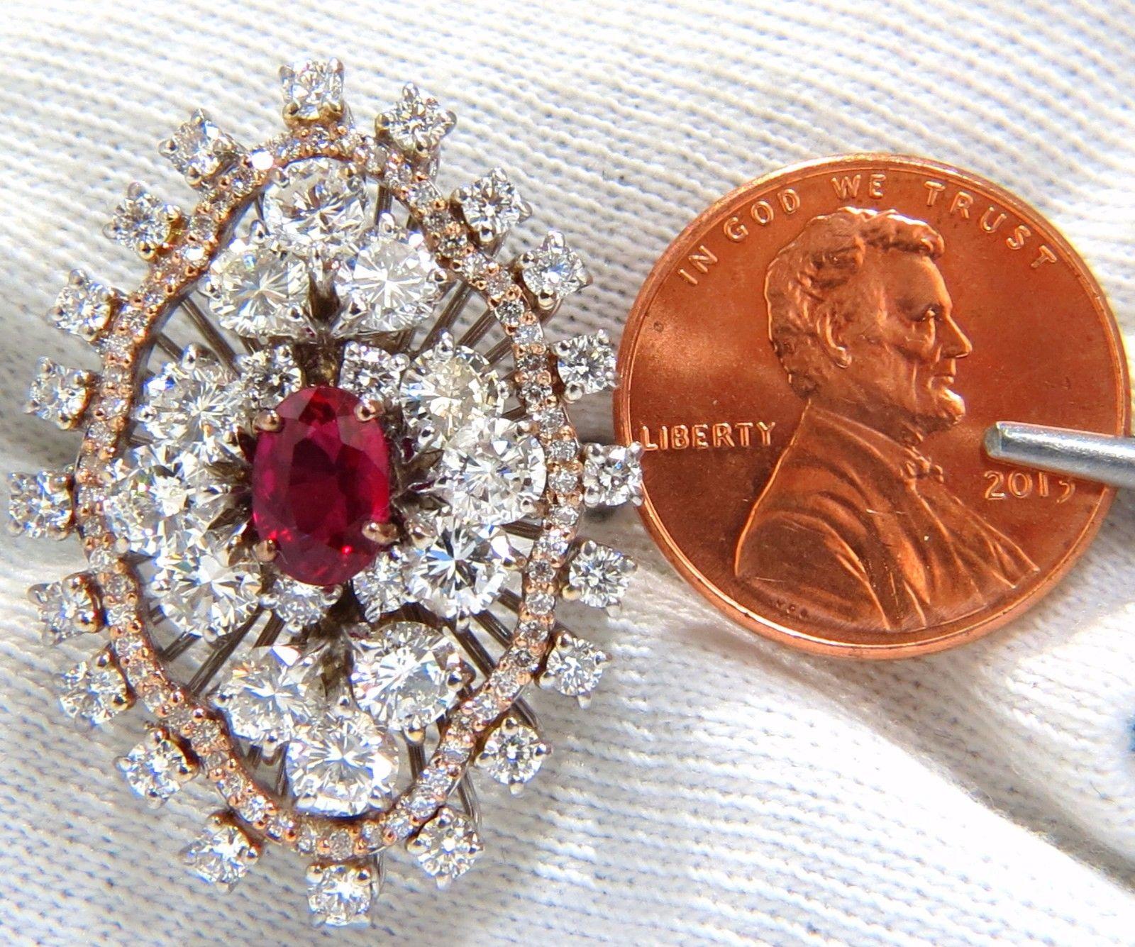 Taille ovale Bague à grappe de diamants en or 18 carats avec rubis rouge suprême, certifié GIA, de 6,01 carats, de couleur naturelle et sans chaleur en vente