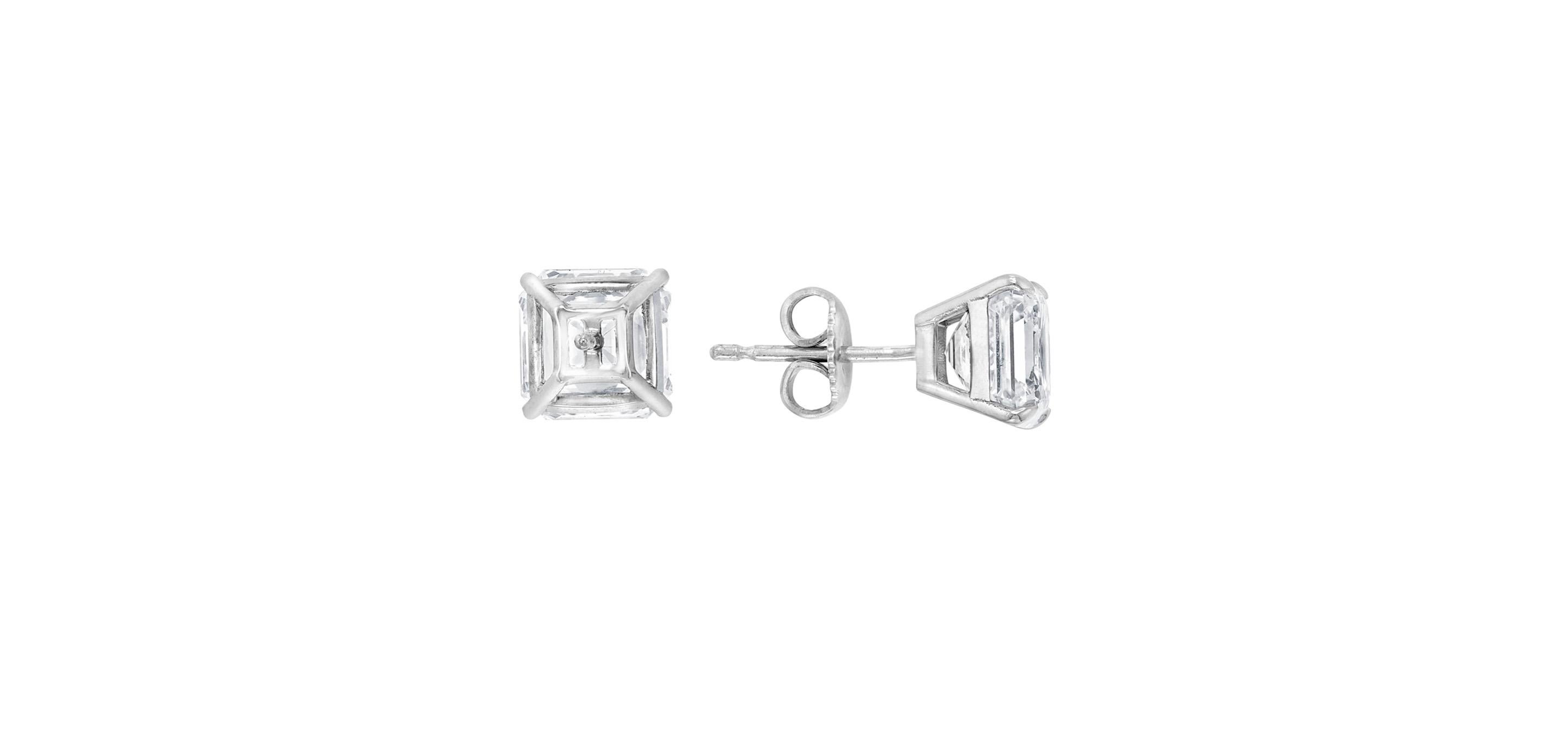 GIA Certified 6.02 carat Asscher Cut F/VS2 Diamond Stud Earrings in Platinum 950 In New Condition For Sale In New York, NY