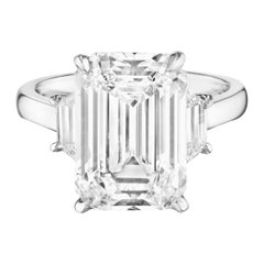 Anillo de diamantes talla esmeralda de 6.02 quilates con certificado GIA y diamante trapezoidal