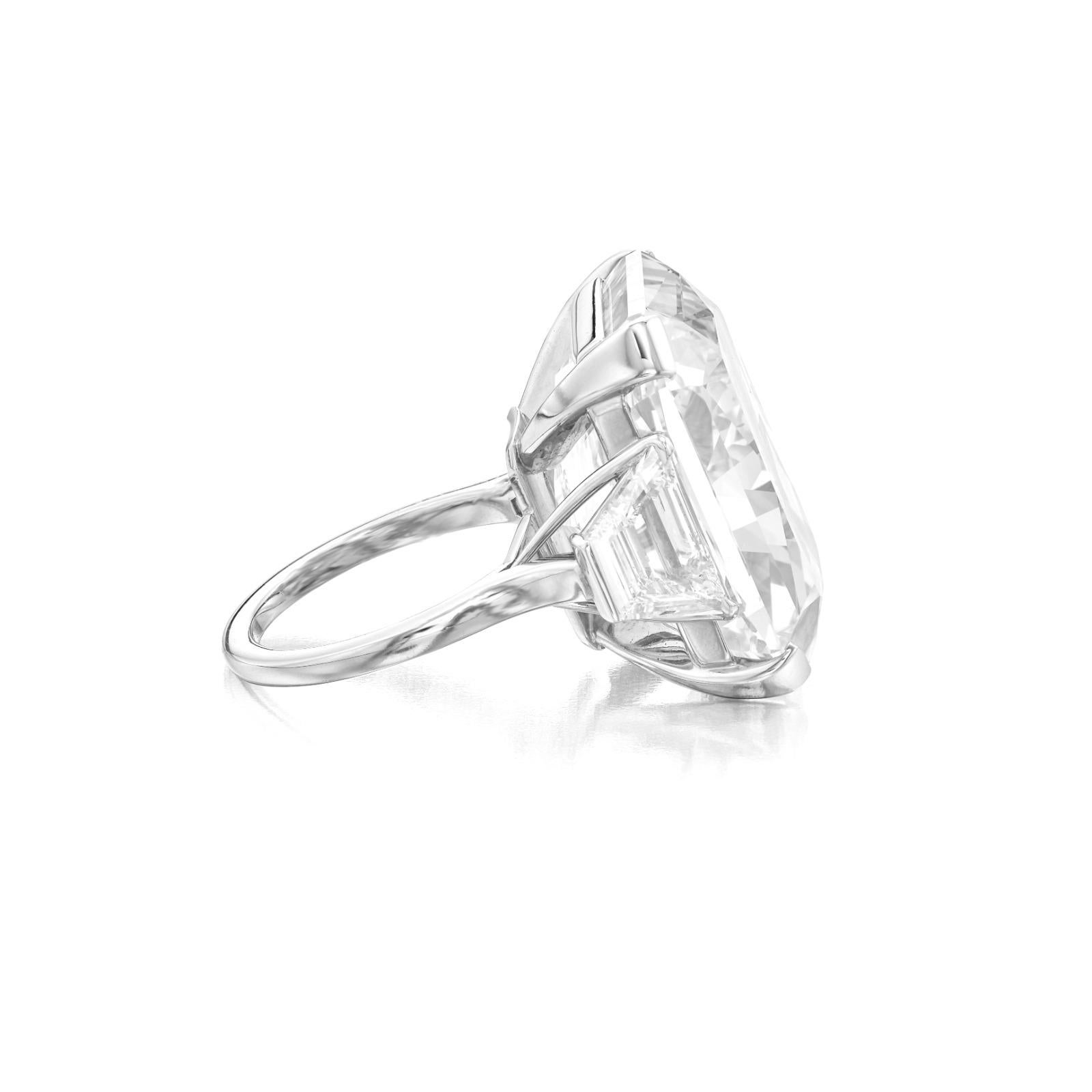 GIA zertifizierter 6,02 Karat F/VS2 Rechteckiger Modifizierter Brillant Diamantring für Damen oder Herren im Angebot