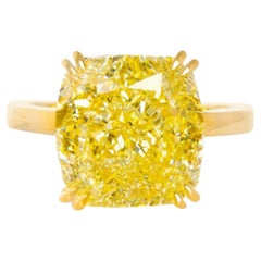 Certificato GIA 6,03 carati di colore giallo intenso fantasia a cuscino modificato  Anello con diamante