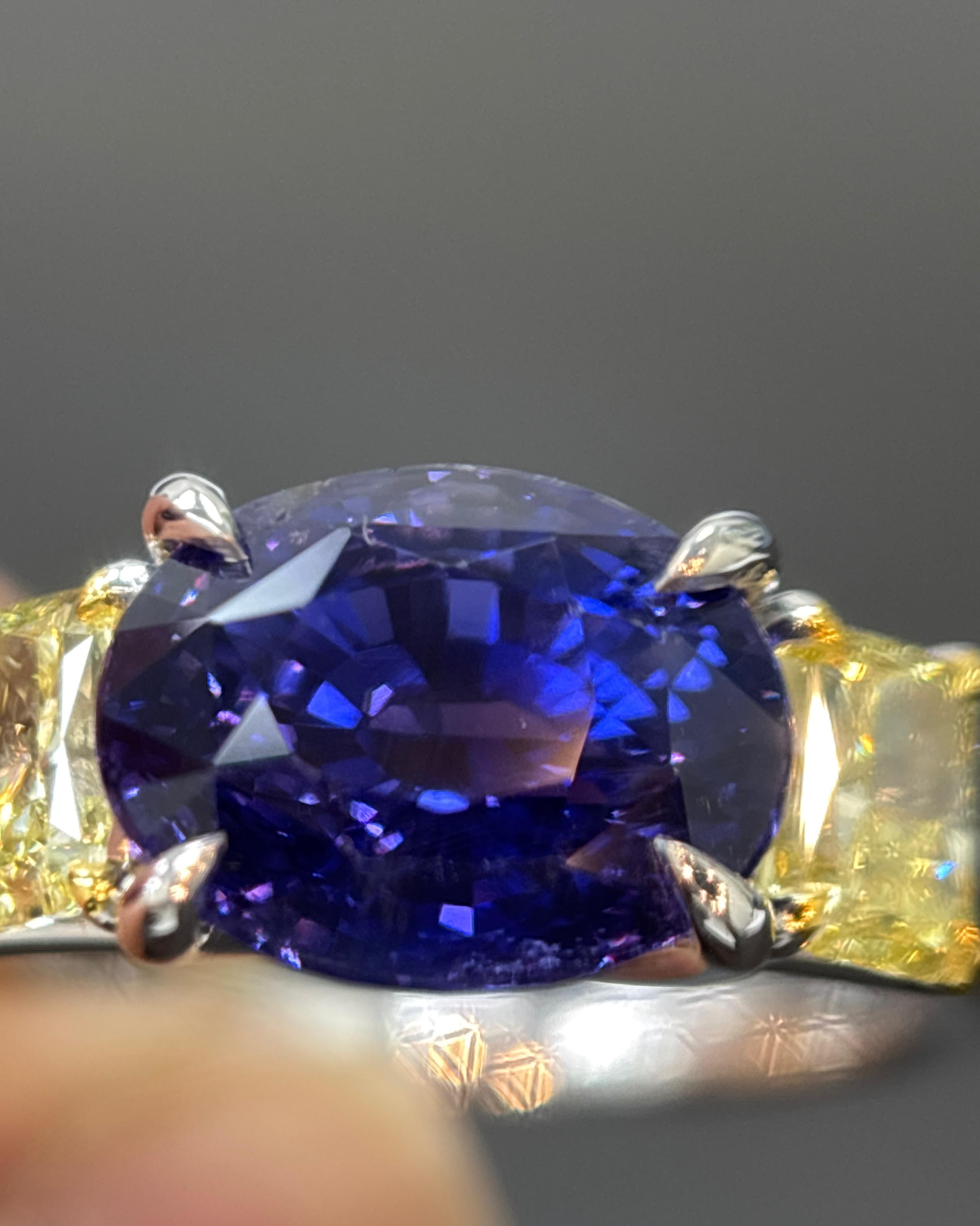 Anello di platino con diamante giallo e zaffiro di Ceylon senza calore certificato GIA da 6,04 carati in vendita 6