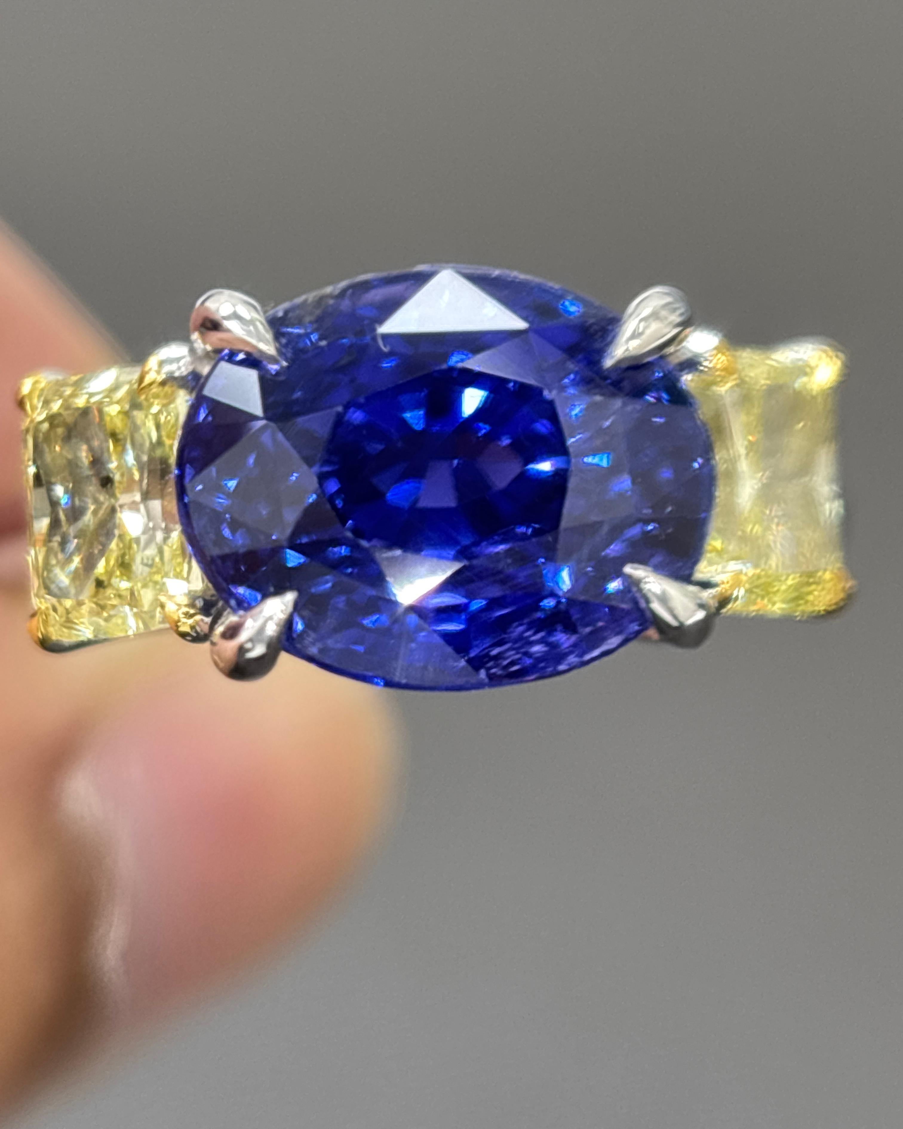 Anello di platino con diamante giallo e zaffiro di Ceylon senza calore certificato GIA da 6,04 carati In condizioni Nuovo in vendita a Kowloon, HK