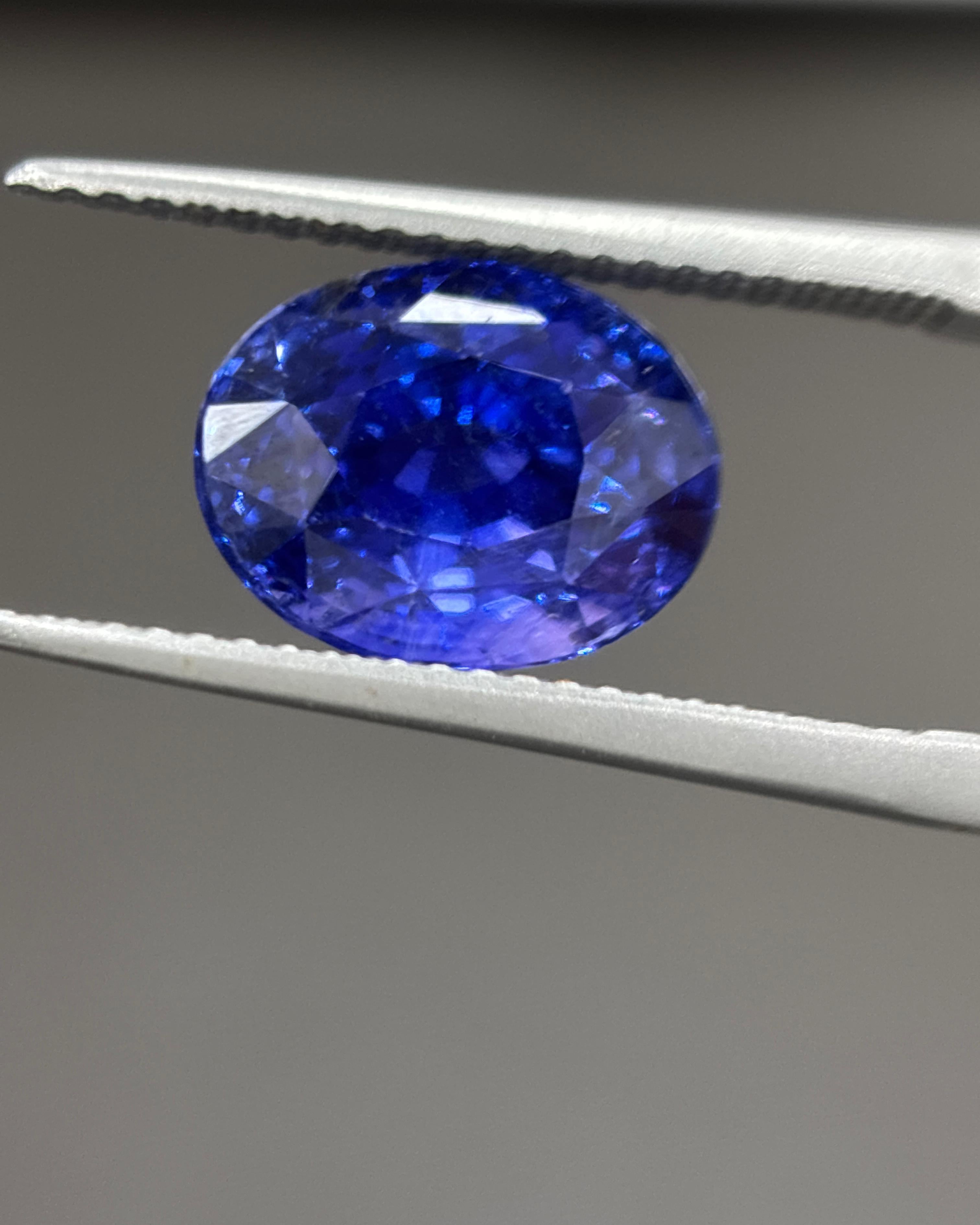 GIA Certified 6.05 Carat Ceylon No Heat Colour Change Oval Cut Blue Sapphire For Sale 1
