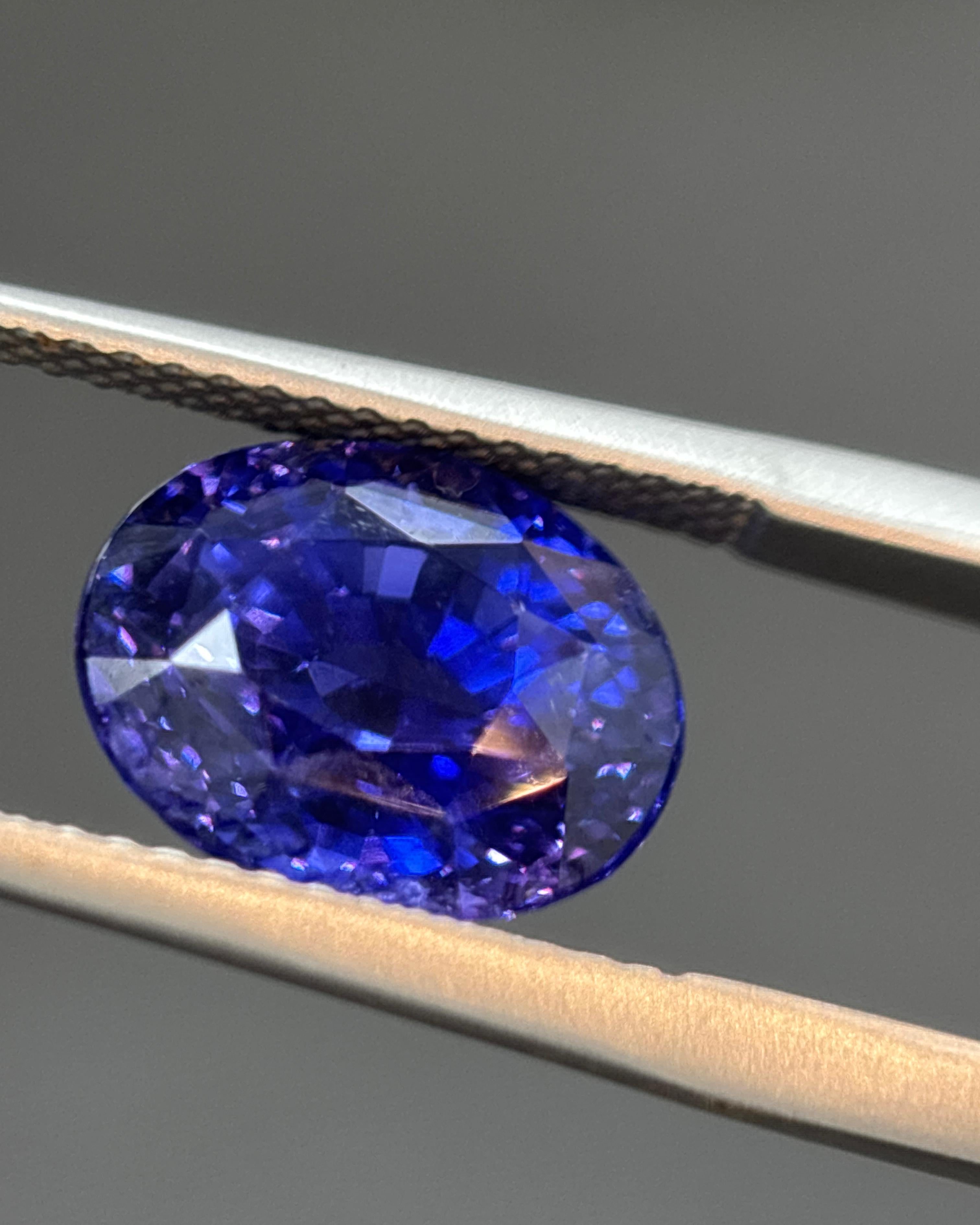 GIA Certified 6.05 Carat Ceylon No Heat Colour Change Oval Cut Blue Sapphire For Sale 2