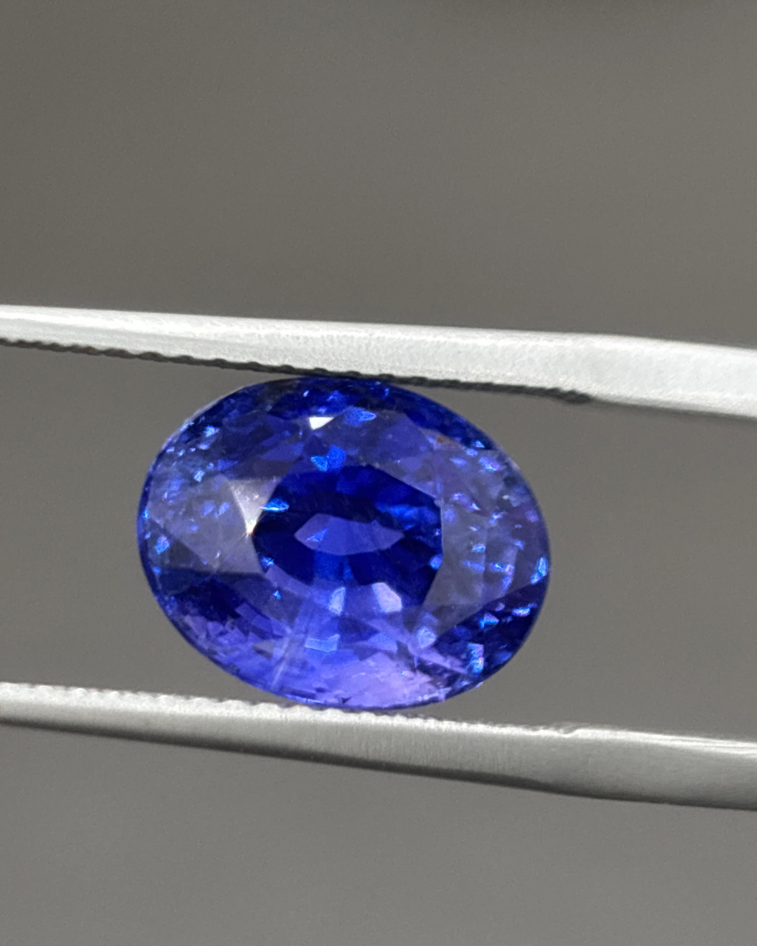 GIA Certified 6.05 Carat Ceylon No Heat Colour Change Oval Cut Blue Sapphire For Sale 4