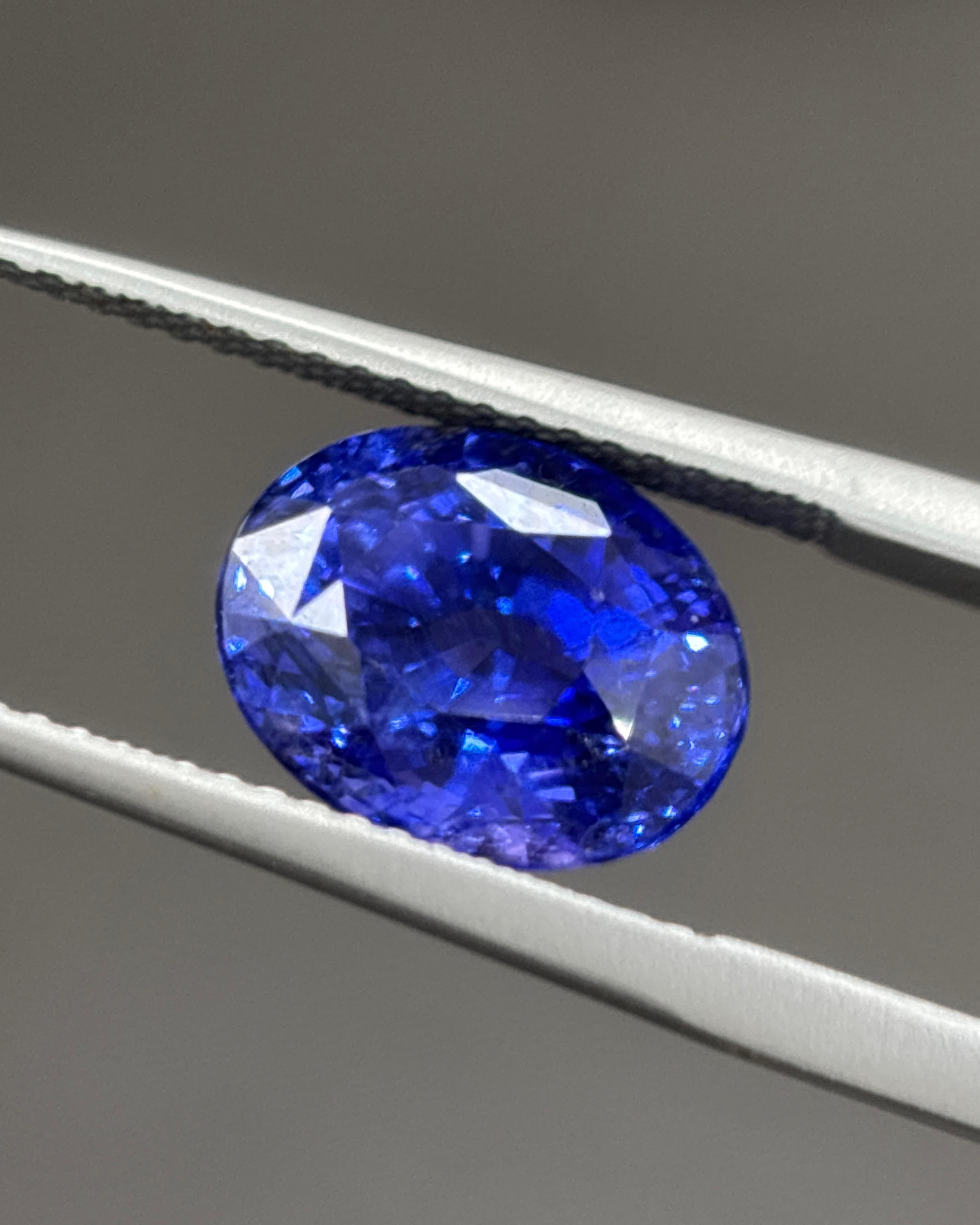GIA Certified 6.05 Carat Ceylon No Heat Colour Change Oval Cut Blue Sapphire For Sale 5