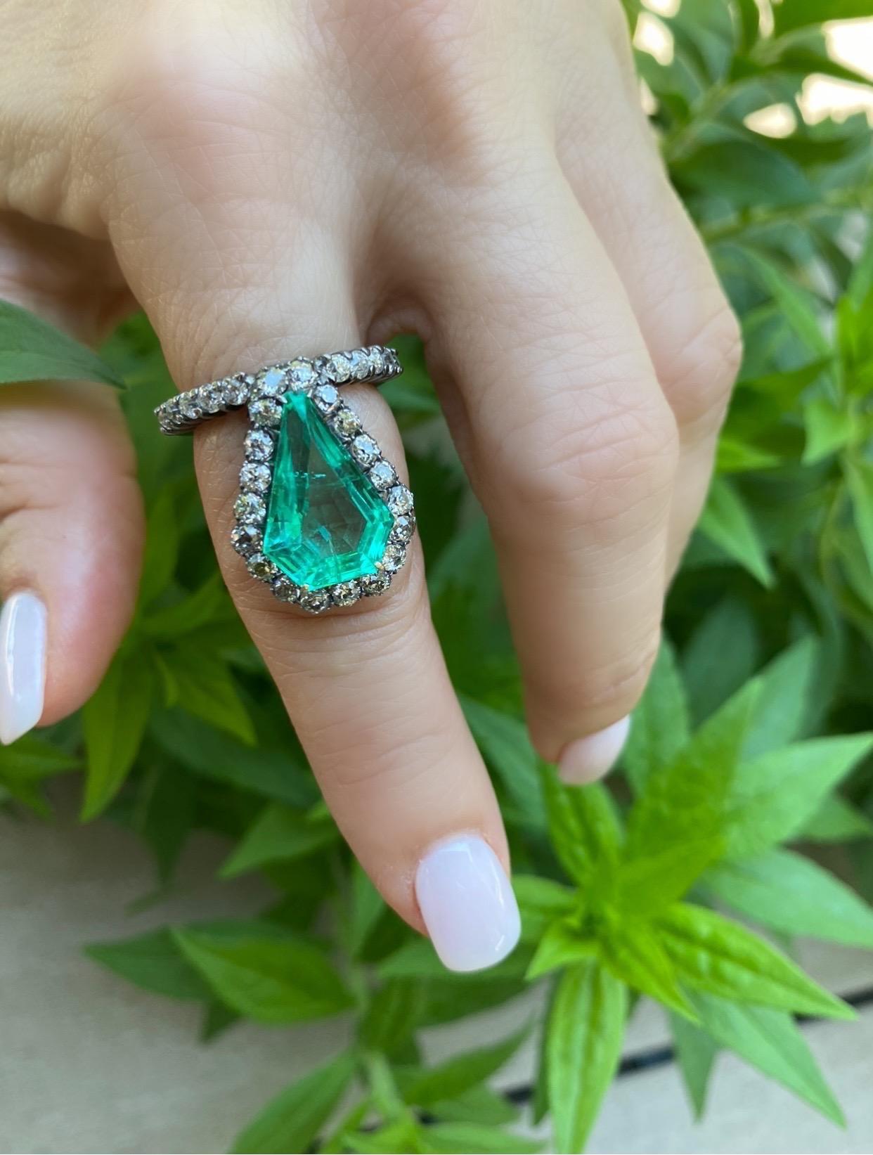 Contemporain Mindi Mond, bague en émeraude de Colombie de 6,06 carats certifiée GIA et diamant de taille vieille mine en vente