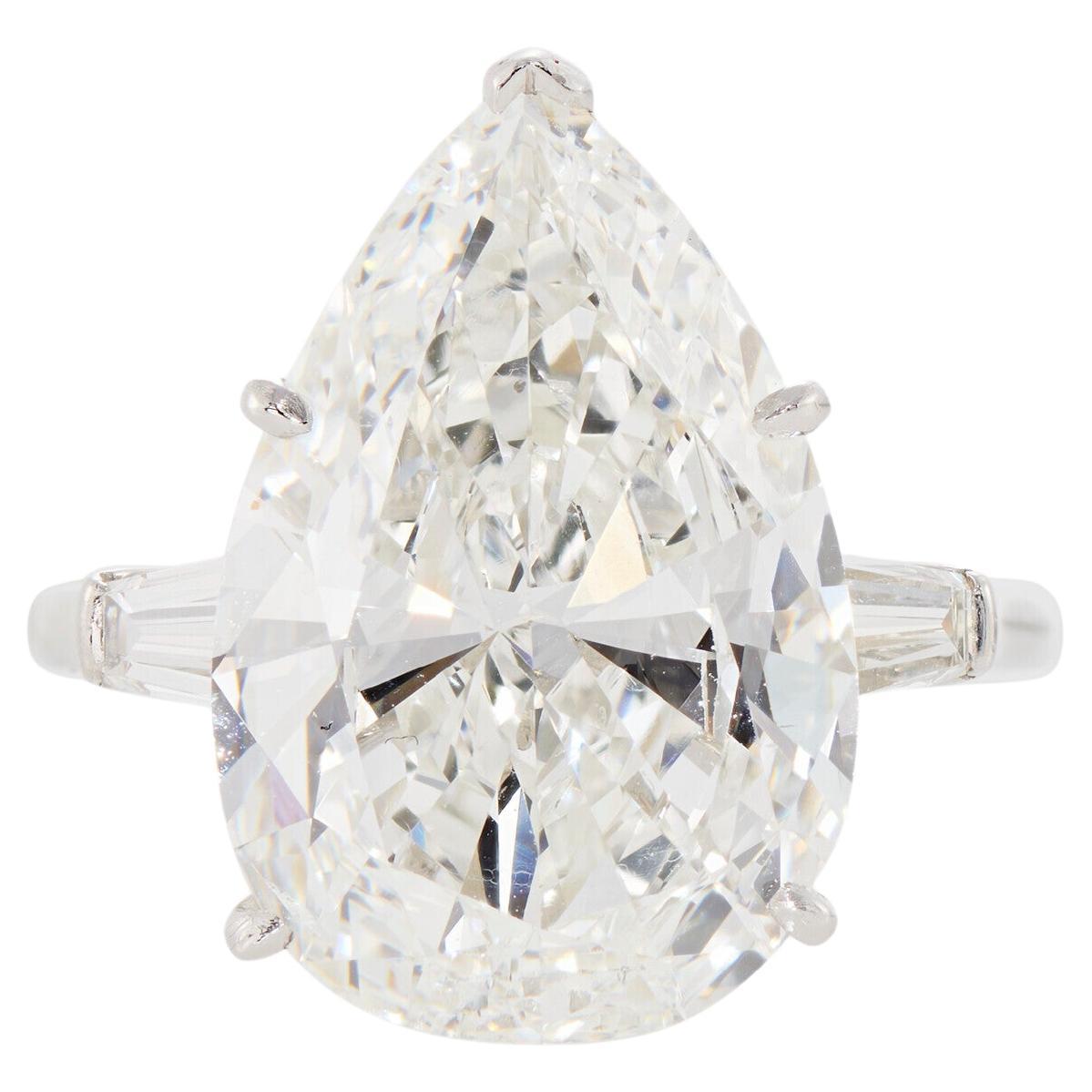 GIA Certified 6.06 Carat Pear Cut Diamond Ring E COLOR VVS1 en vente
