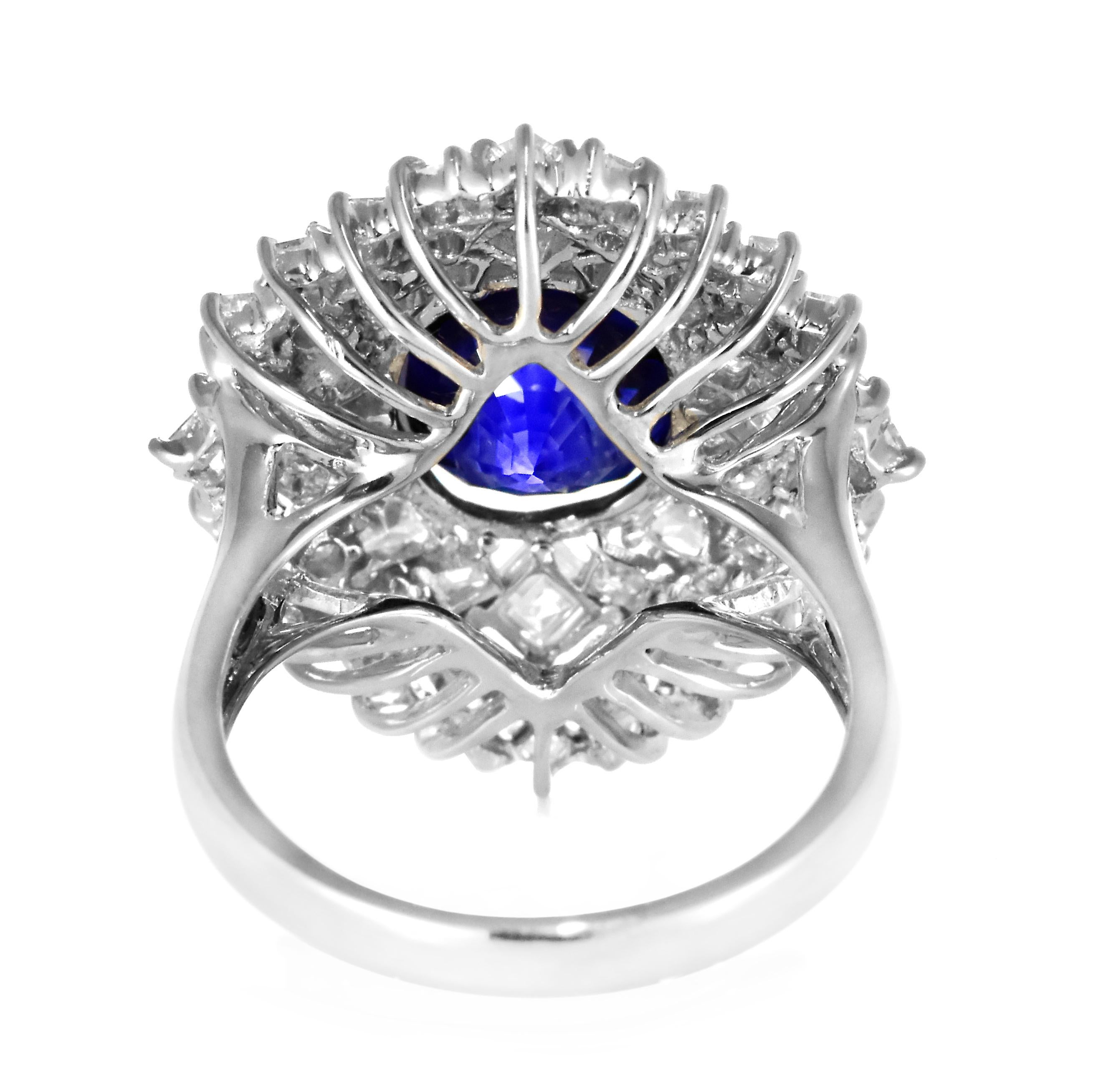 GIA Certified 6.08 Carat Natural Royal Blue Sapphire Ring Made in 18K White Gold im Angebot 5