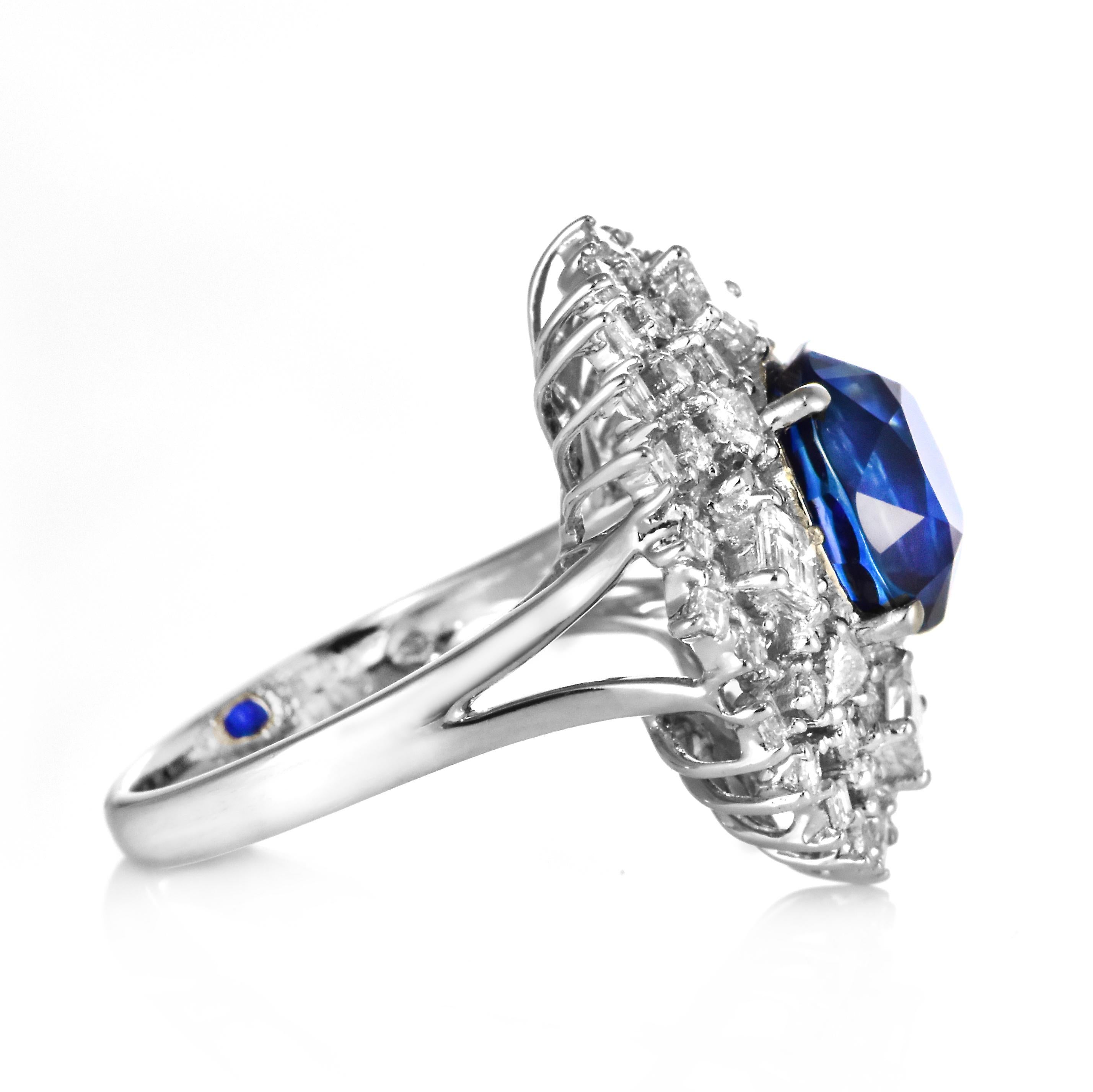 GIA Certified 6.08 Carat Natural Royal Blue Sapphire Ring Made in 18K White Gold im Angebot 8
