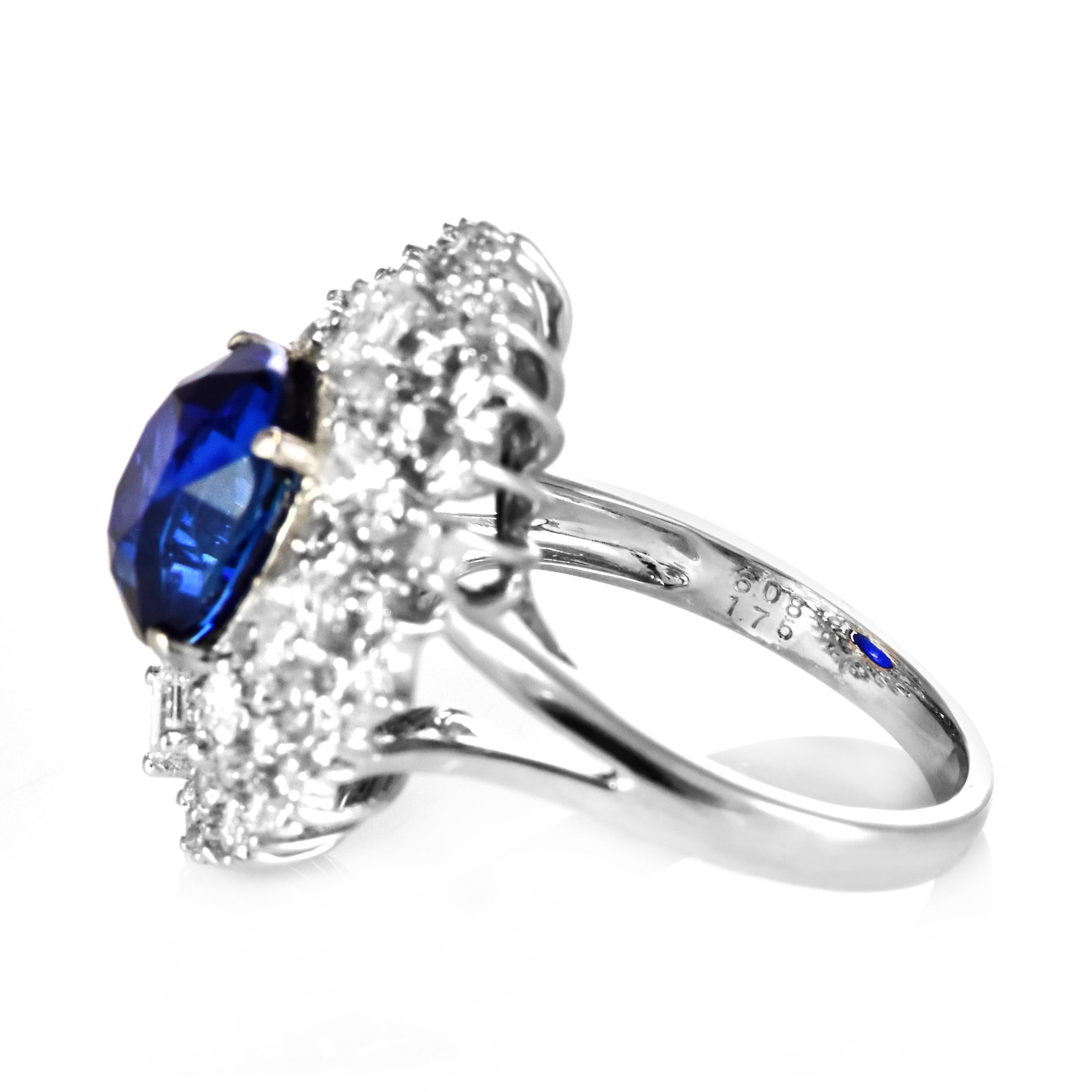 GIA Certified 6.08 Carat Natural Royal Blue Sapphire Ring Made in 18K White Gold im Angebot 2