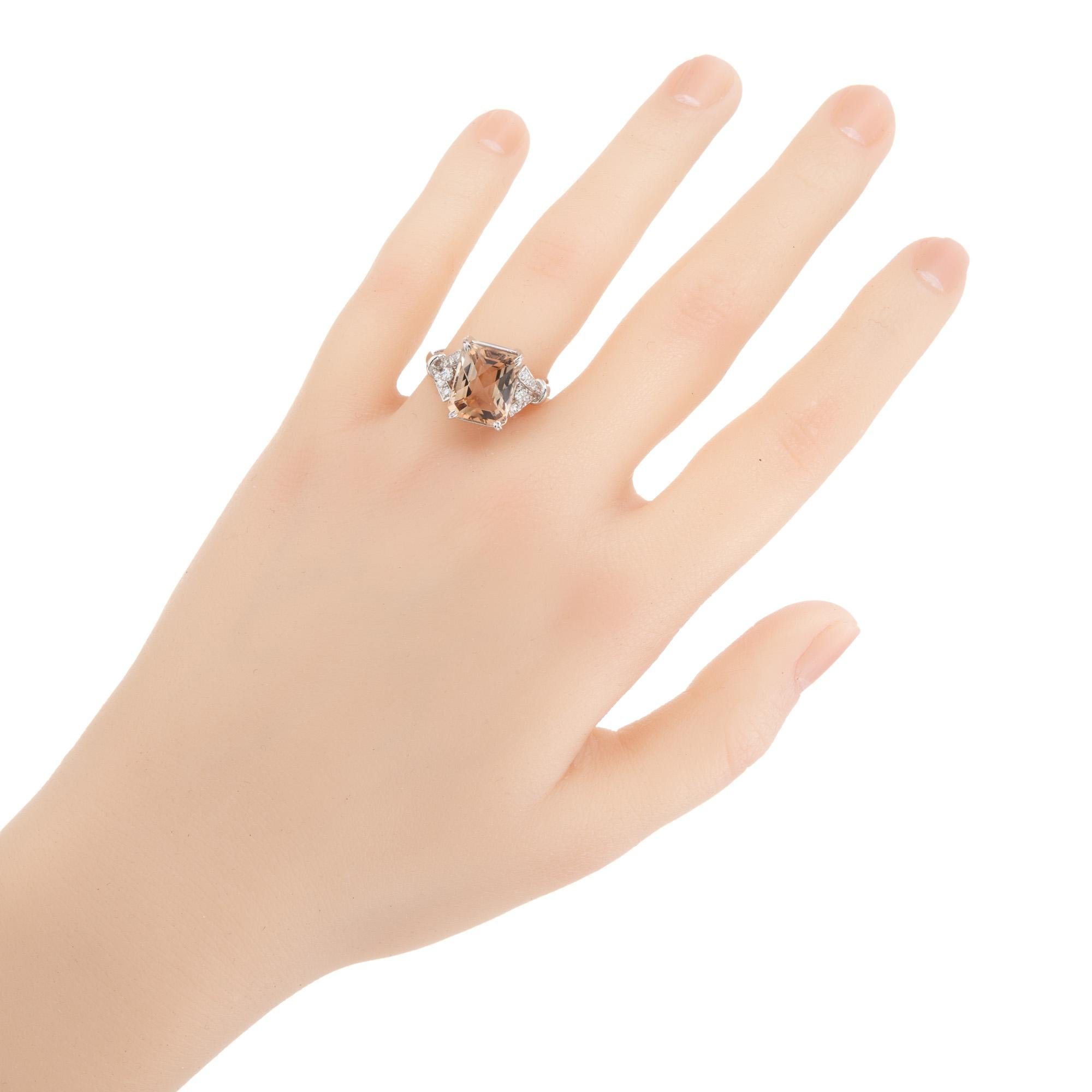 Anello in oro bianco con diamante Topazio certificato GIA da 6,08 carati in vendita 5