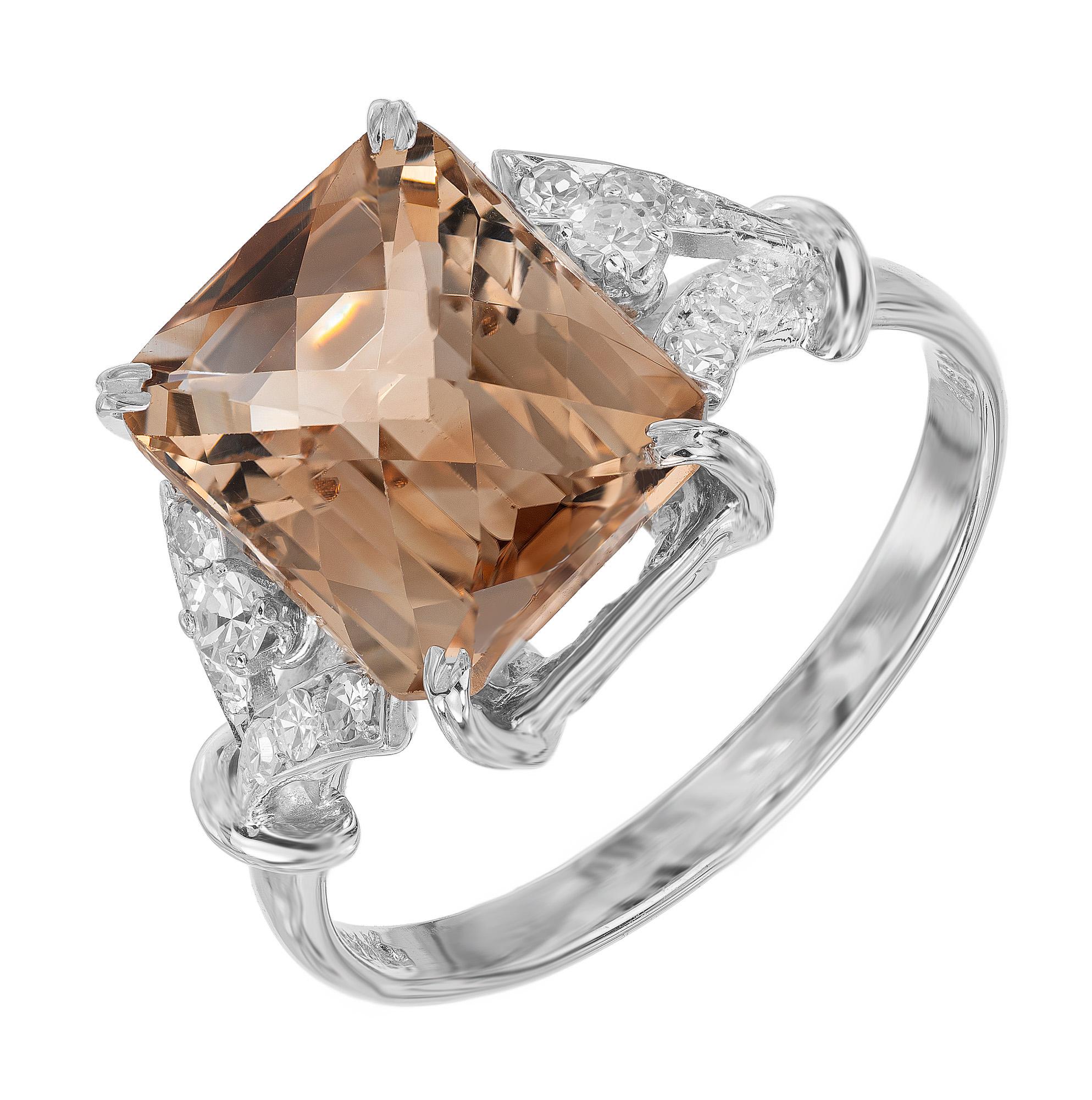 Taglio rotondo Anello in oro bianco con diamante Topazio certificato GIA da 6,08 carati in vendita