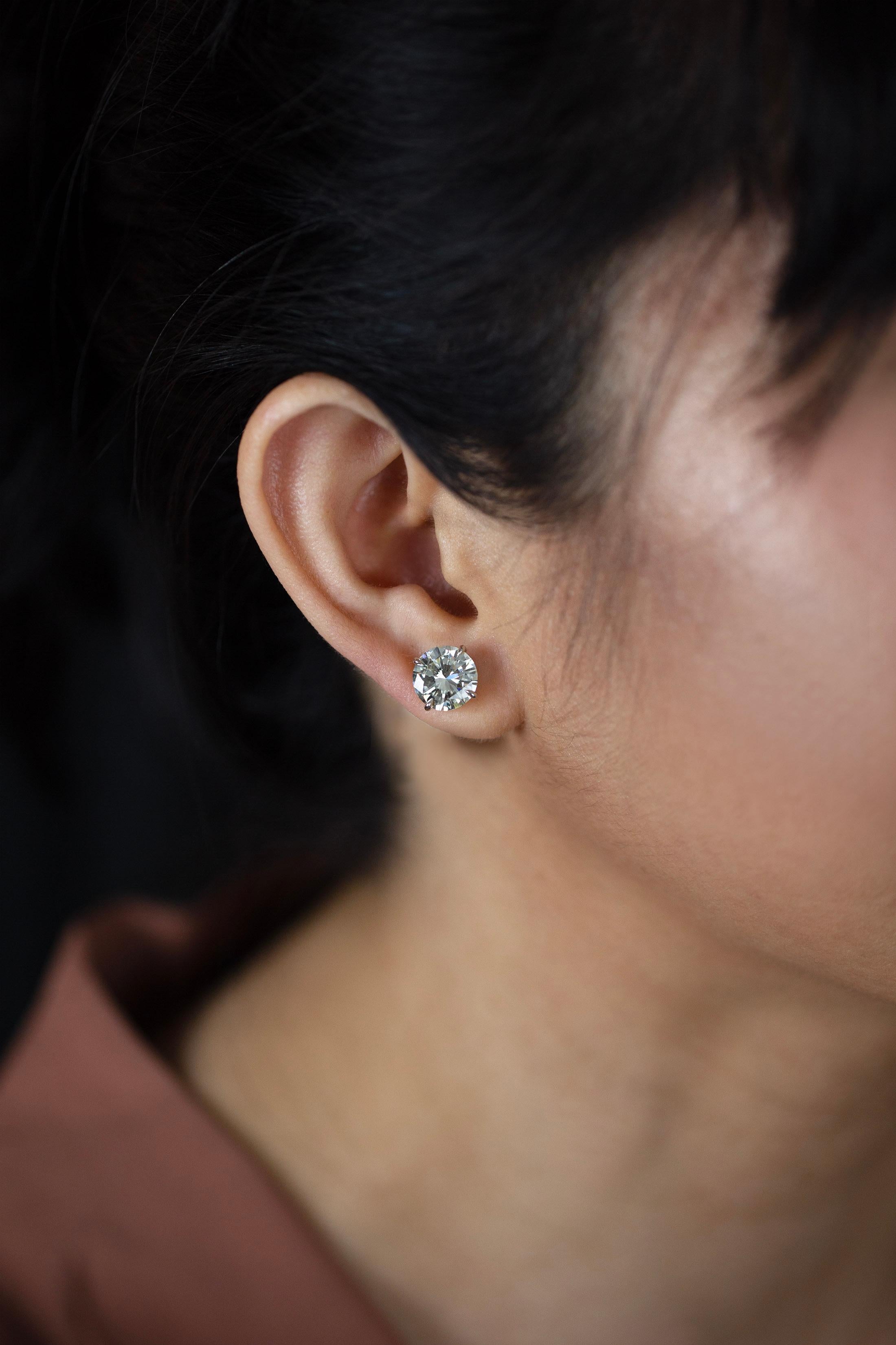 Boucles d'oreilles en diamant certifié GIA de 6.08 carats de forme ronde brillante totale  Neuf - En vente à New York, NY