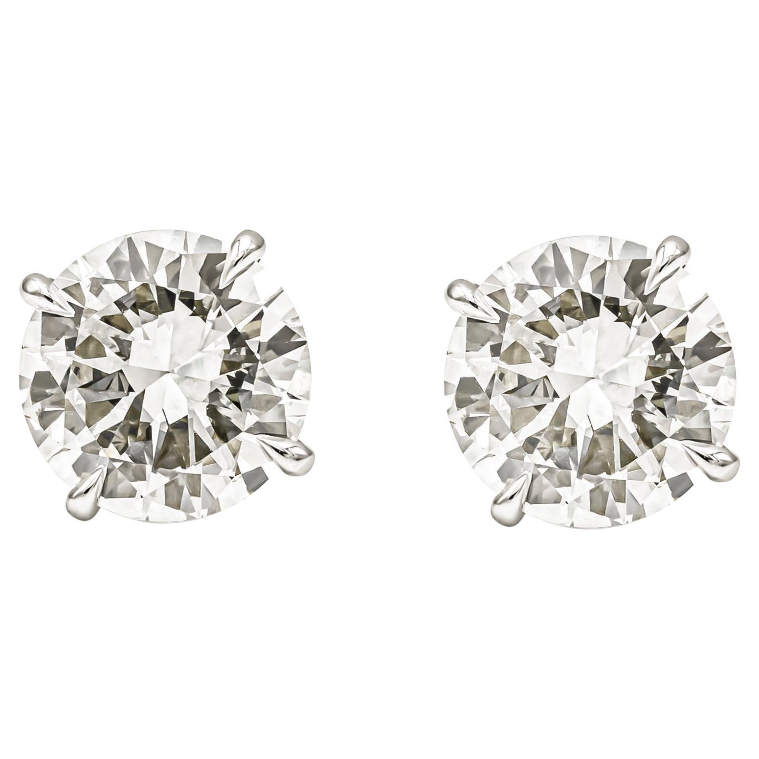 Boucles d'oreilles en diamant certifié GIA de 6.08 carats de forme ronde brillante totale