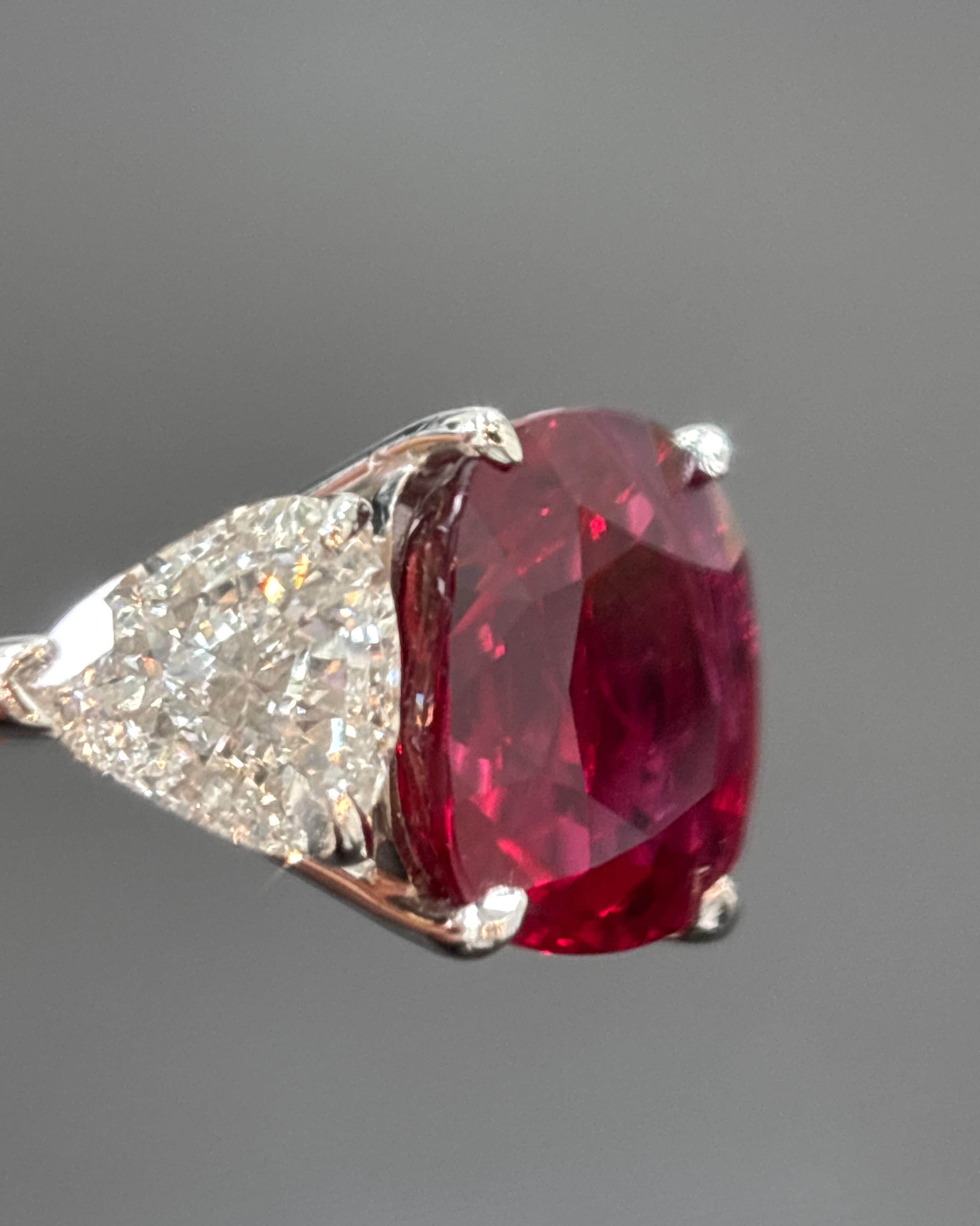 Anello in platino con diamante bianco e rubino rosso Siam certificato GIA da 6,09 carati naturali in vendita 7