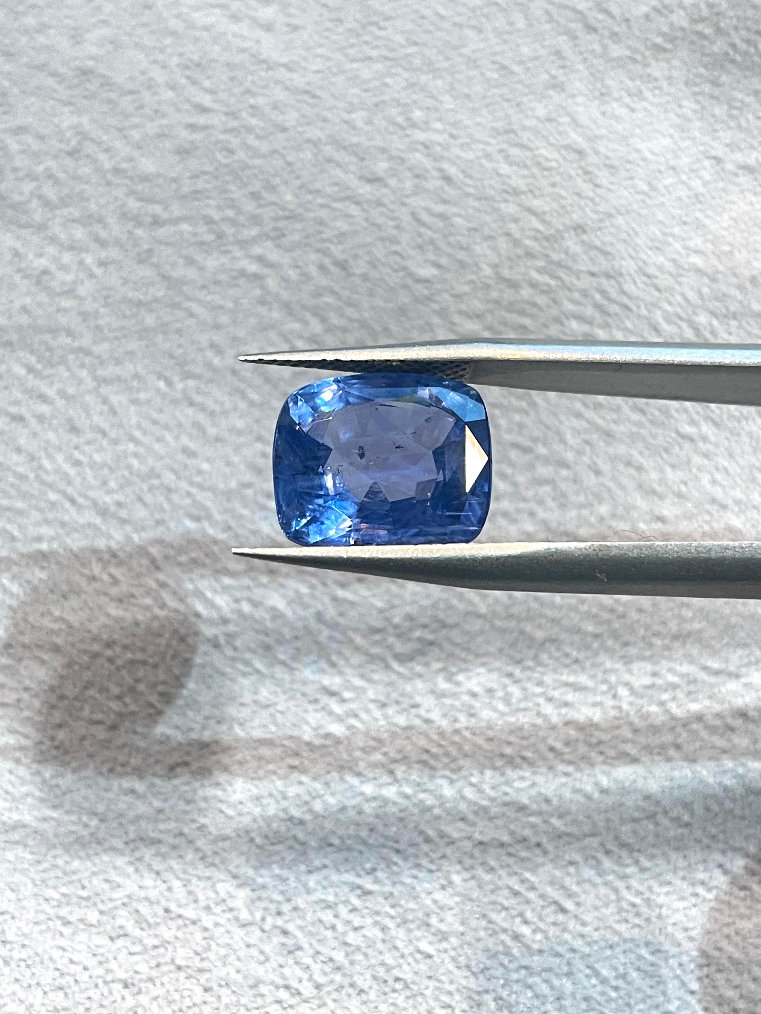 GIA Certified 6.10 carat blue sapphire with no indications of heating In New Condition For Sale In Taipei, TW
