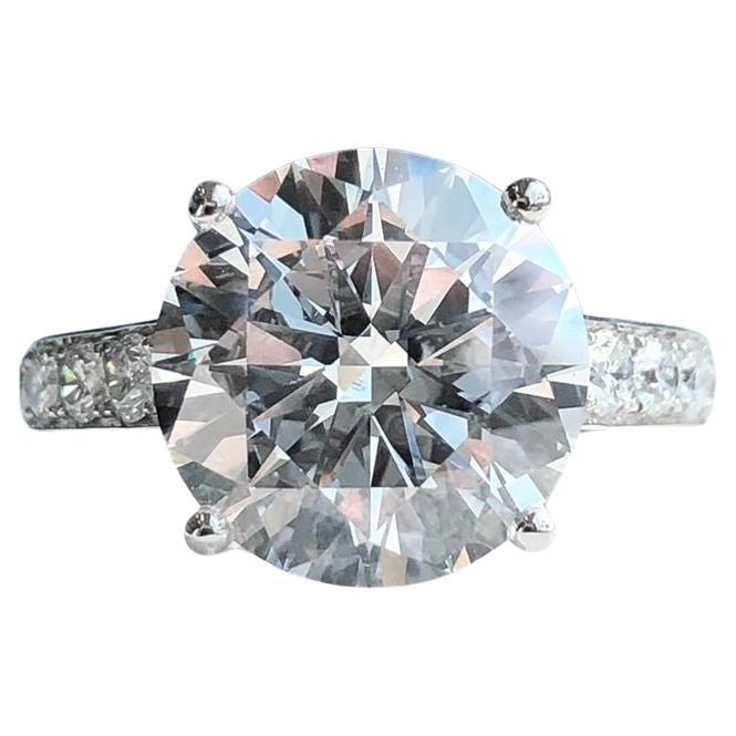 Bague en platine avec diamant rond de 6,10 carats certifié GIA, 3X en vente