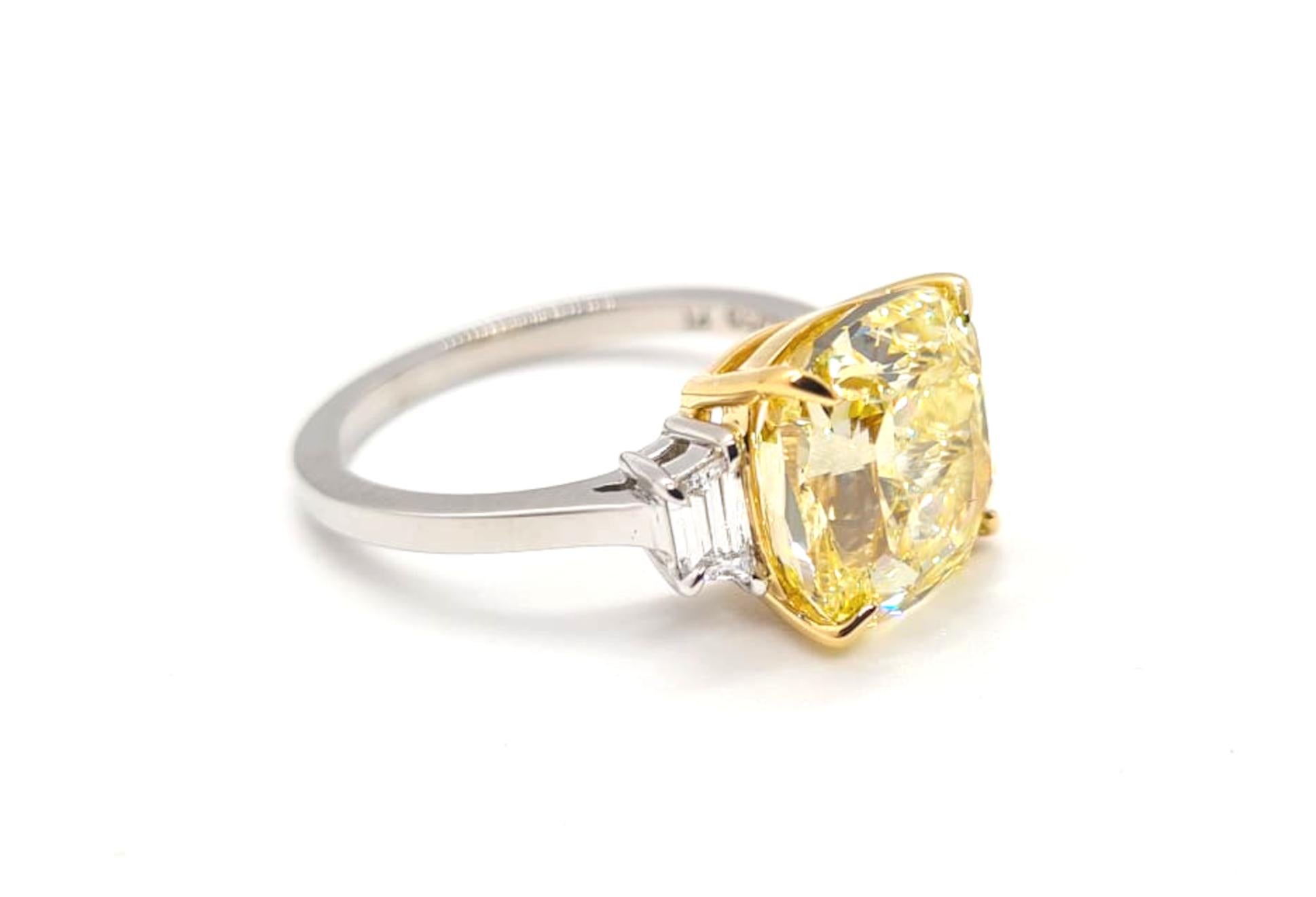 Contemporary GIA Certified 6.12 Carat Cushion VVS2 Fancy Yellow Diamond Platinum Ring For Sale