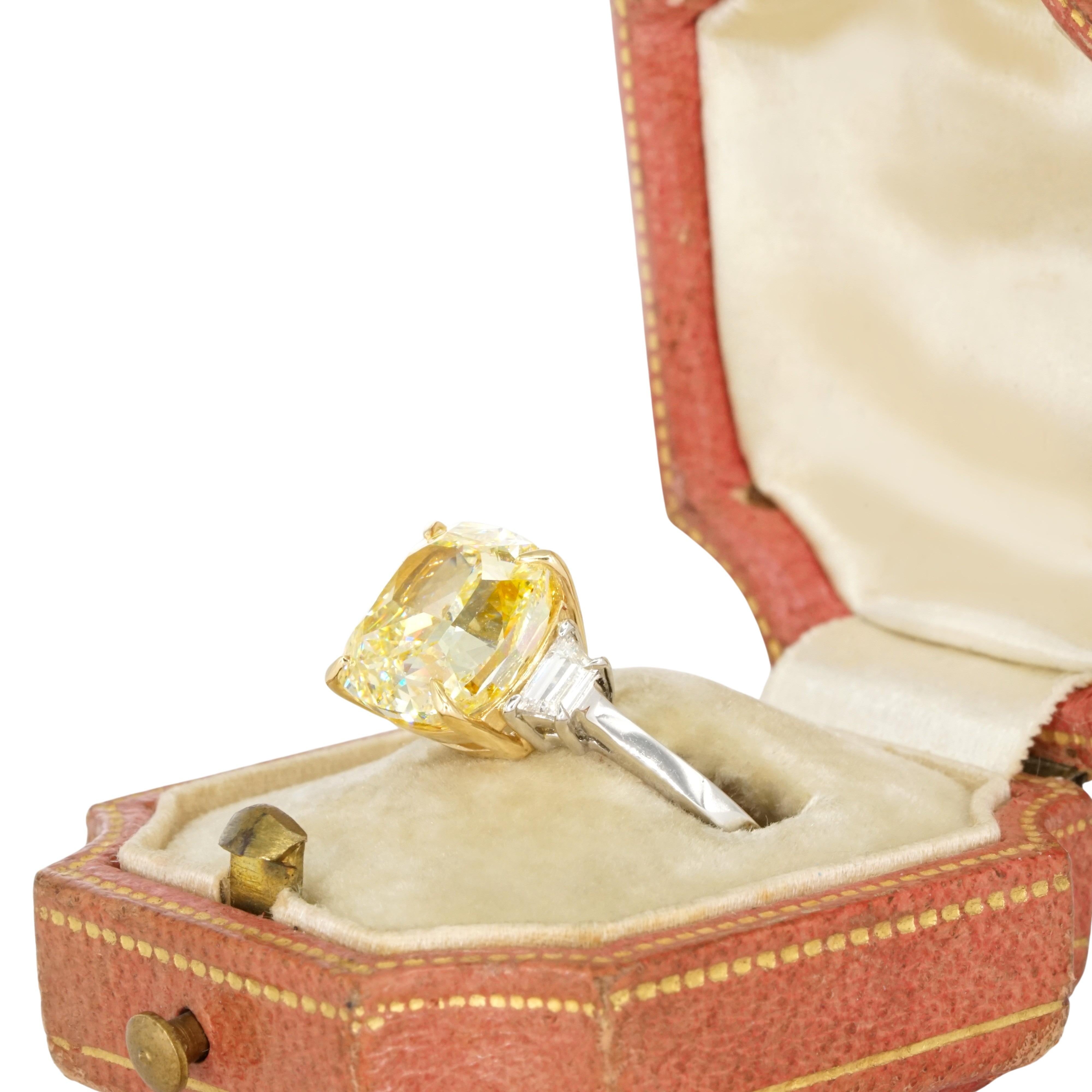 GIA Certified 6.12 Carat Cushion VVS2 Fancy Yellow Diamond Platinum Ring In New Condition For Sale In Chicago, IL