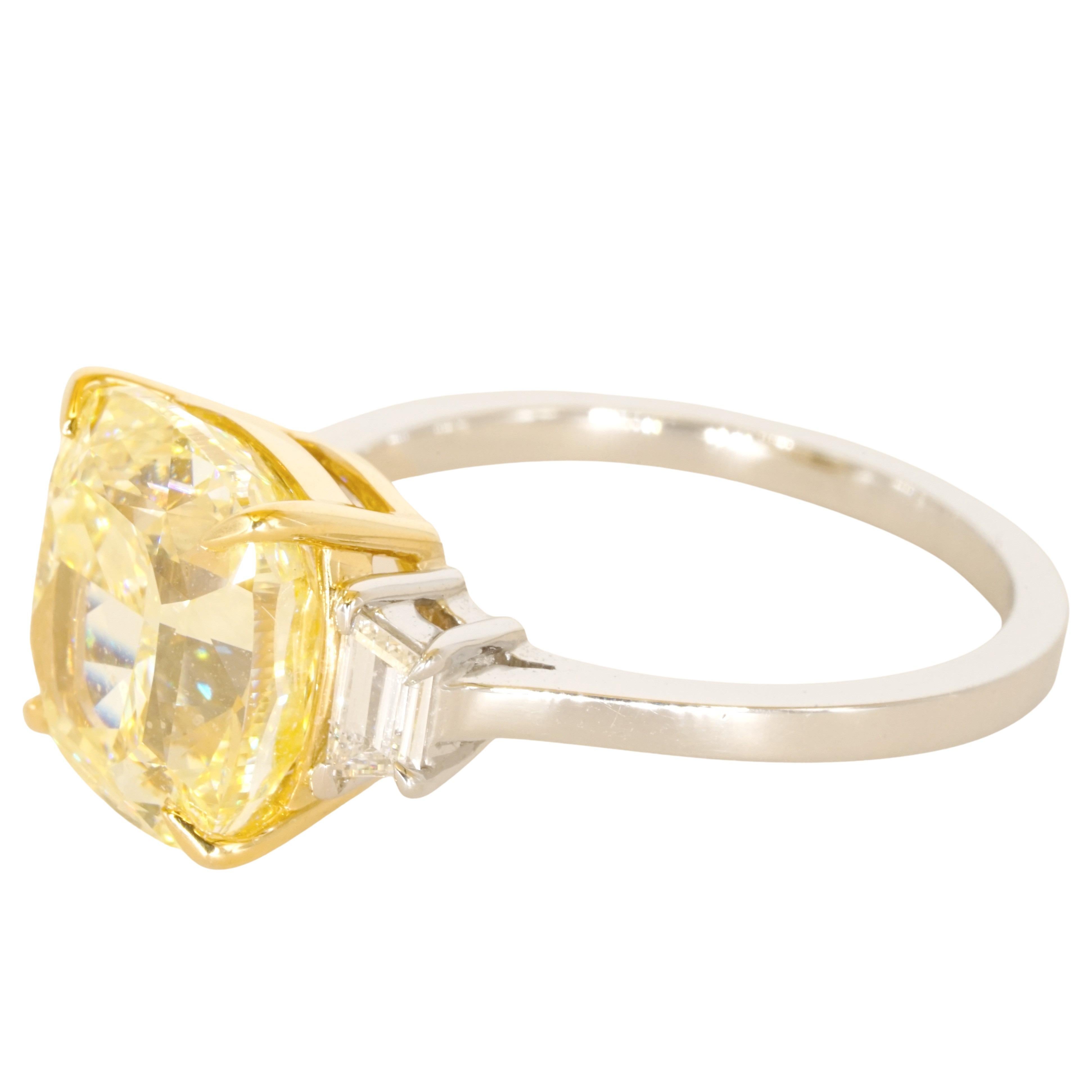GIA Certified 6.12 Carat Cushion VVS2 Fancy Yellow Diamond Platinum Ring For Sale 1
