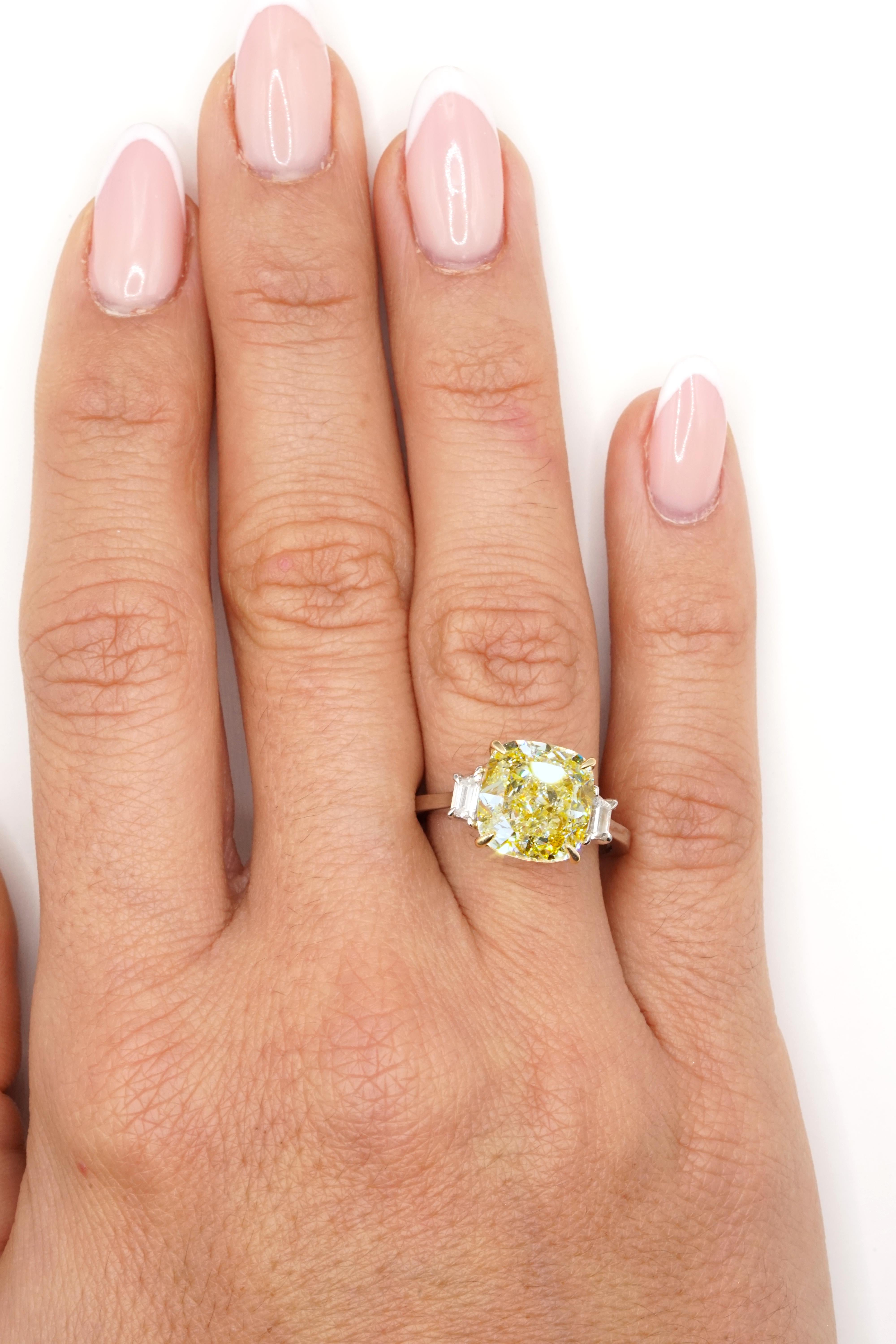 GIA Certified 6.12 Carat Cushion VVS2 Fancy Yellow Diamond Platinum Ring For Sale 3