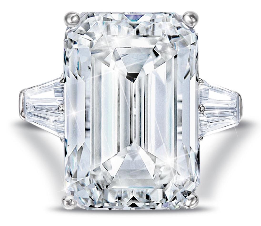 Anello con diamante taglio smeraldo certificato GIA da 6,13 carati in platino con pietre laterali a baguette affusolate

Uno straordinario diamante taglio smeraldo certificato GIA di 6,13 carati, di colore G e purezza VS1, è il fulcro di questo
