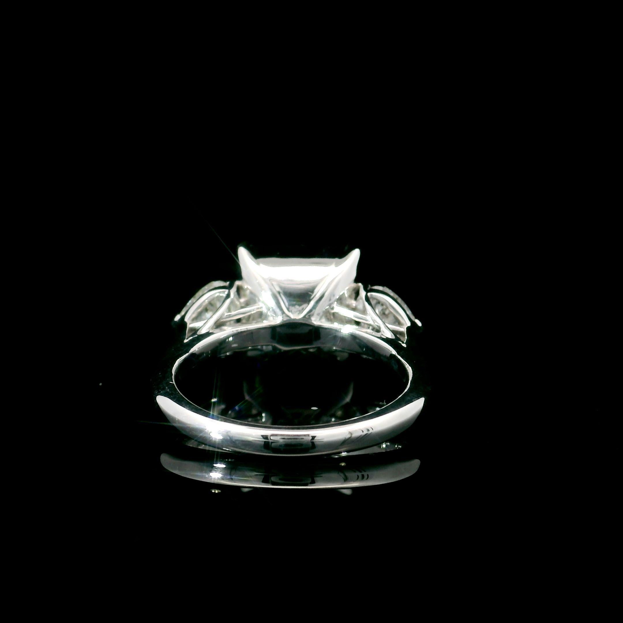 Bague fantaisie jaune clair de 6,13 carats de pureté VS2 certifiée par le GIA Unisexe en vente